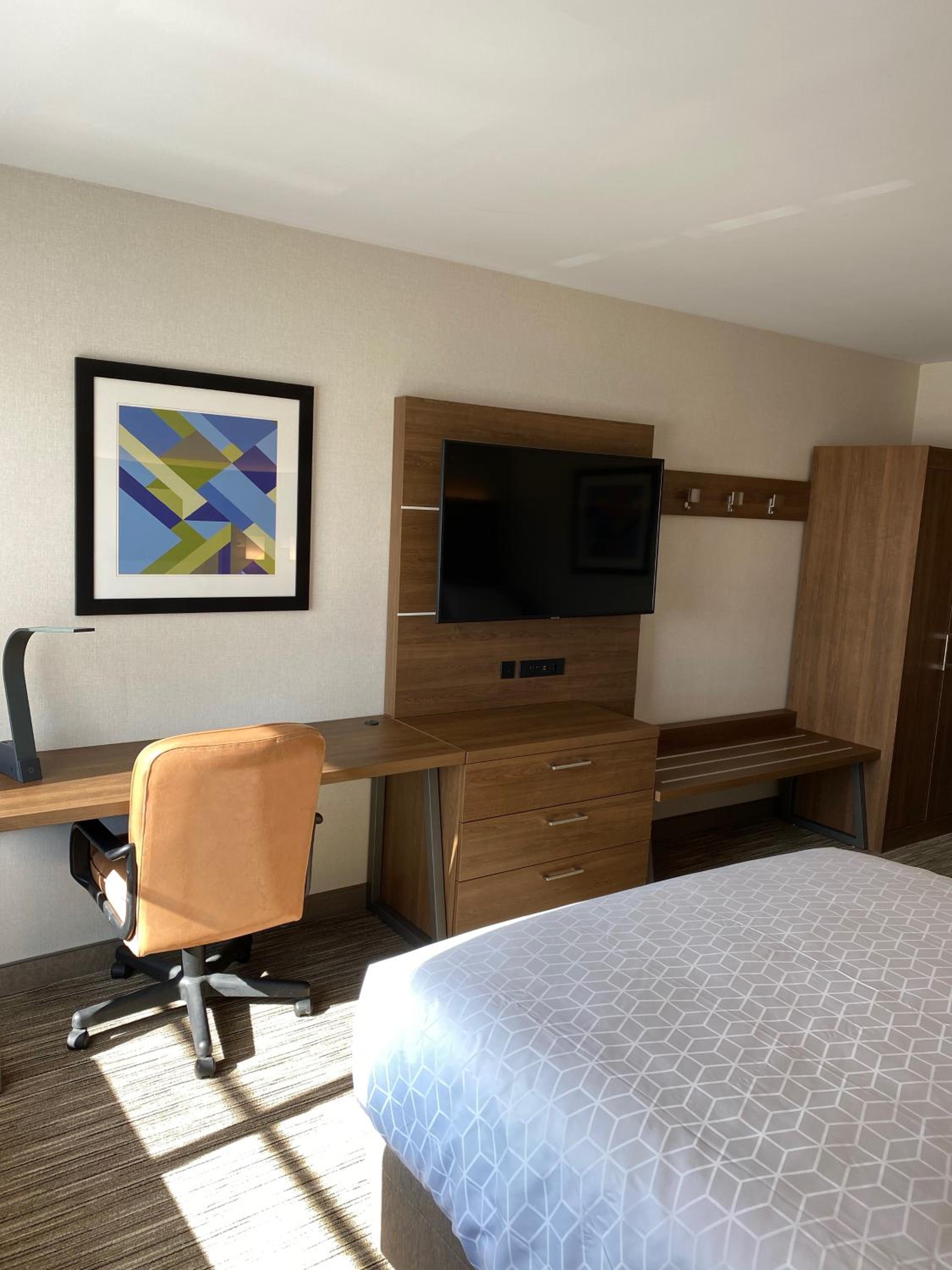 Holiday Inn Express Suites Chatsworth, an IHG Hotel - Property Image 35