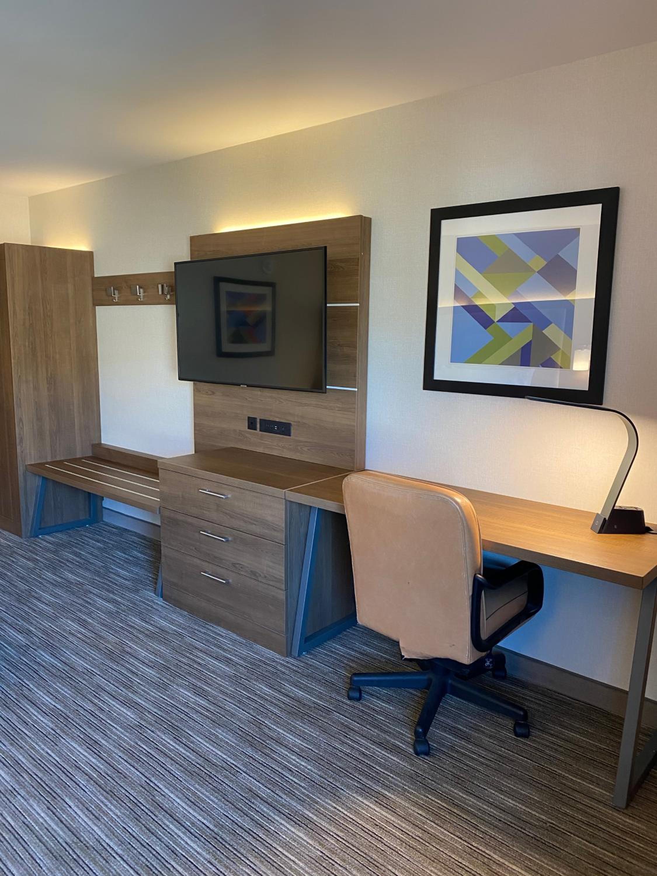 Holiday Inn Express Suites Chatsworth, an IHG Hotel - Property Image 13