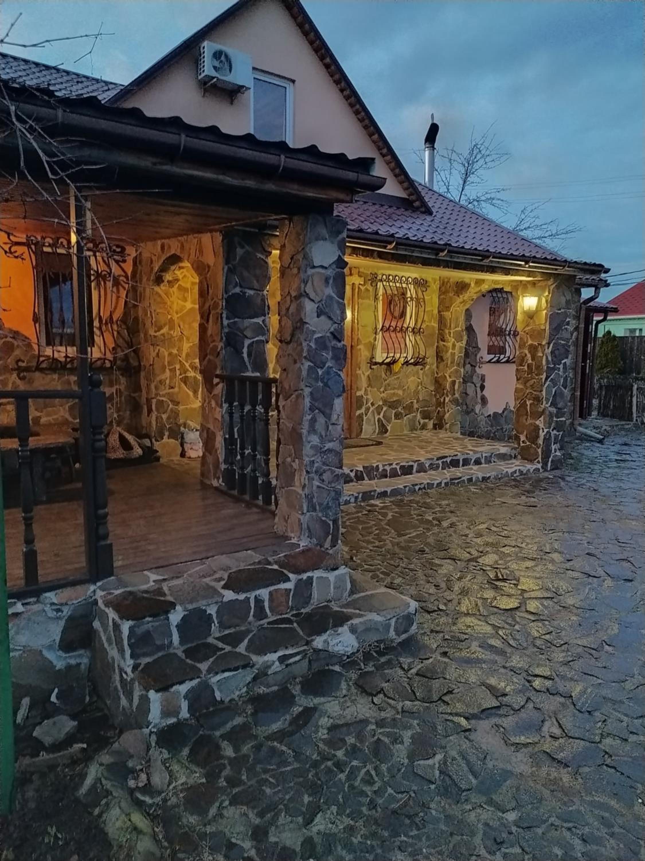 Затишна садиба з озером біля лісу view 2