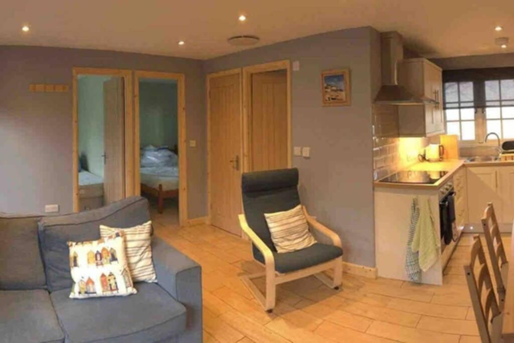 41 Tudor Court view 3