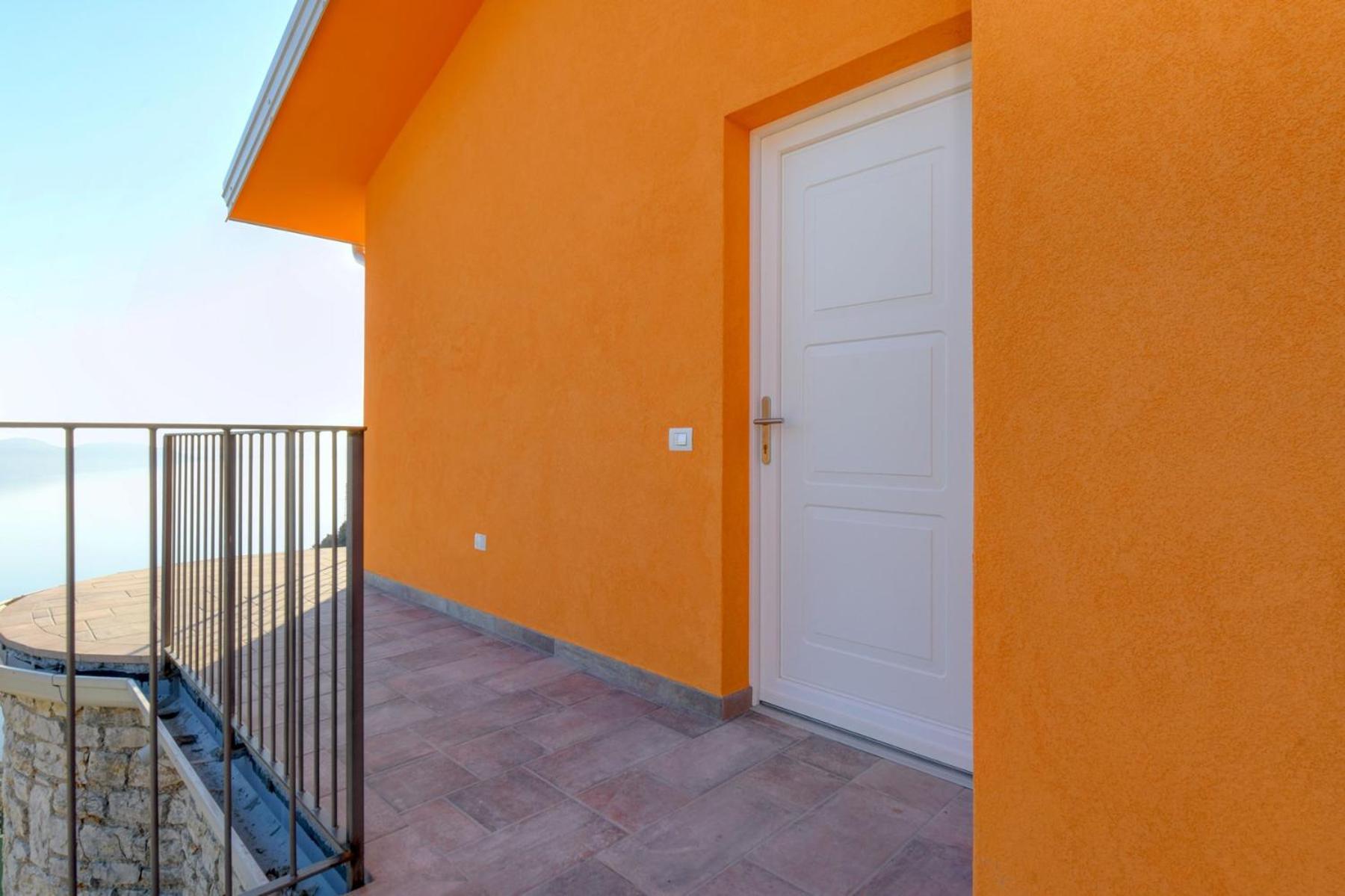 Orange house photo 3
