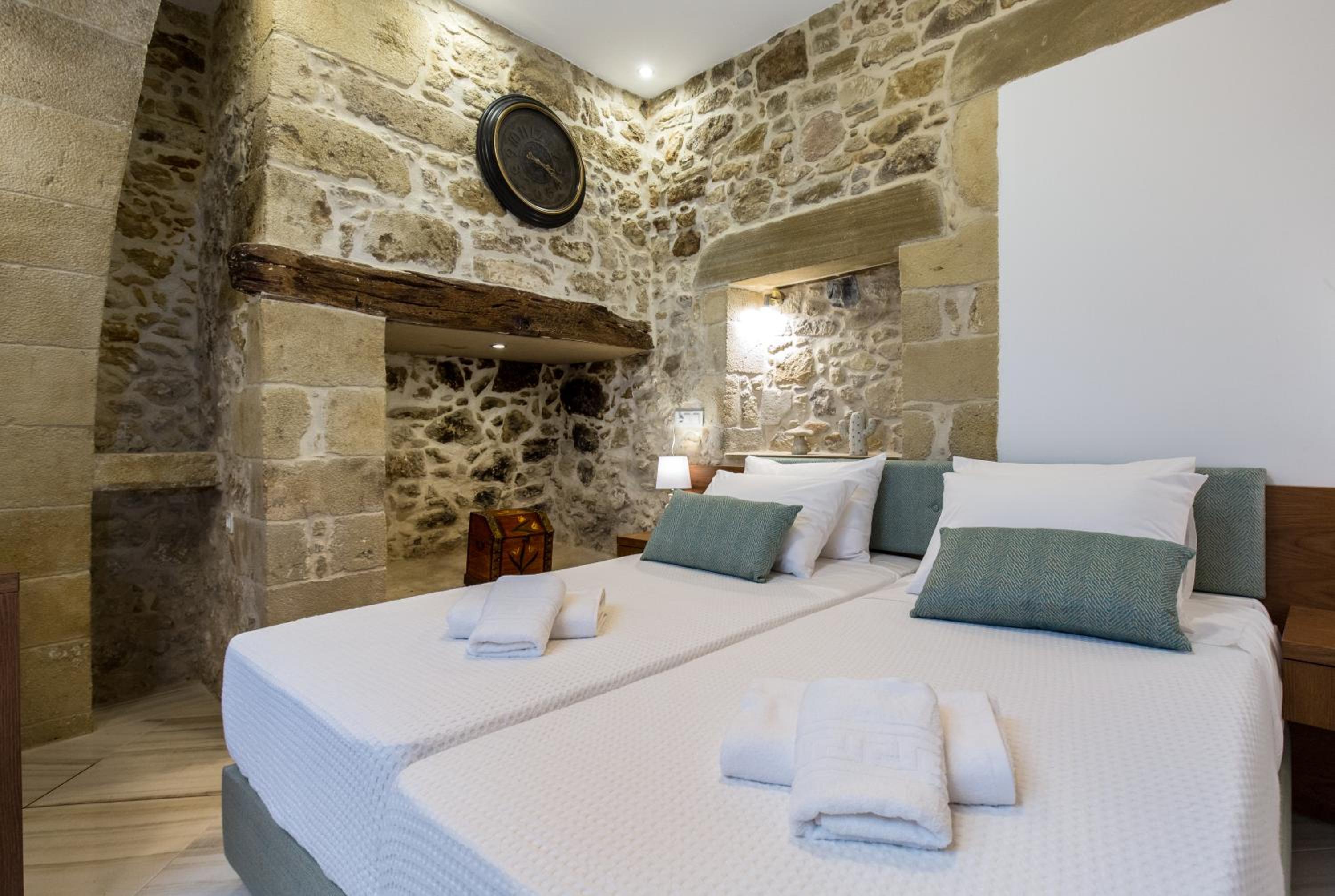 Agarathos Deluxe Homes In the Heart of Kaliviani Near Balos view 5