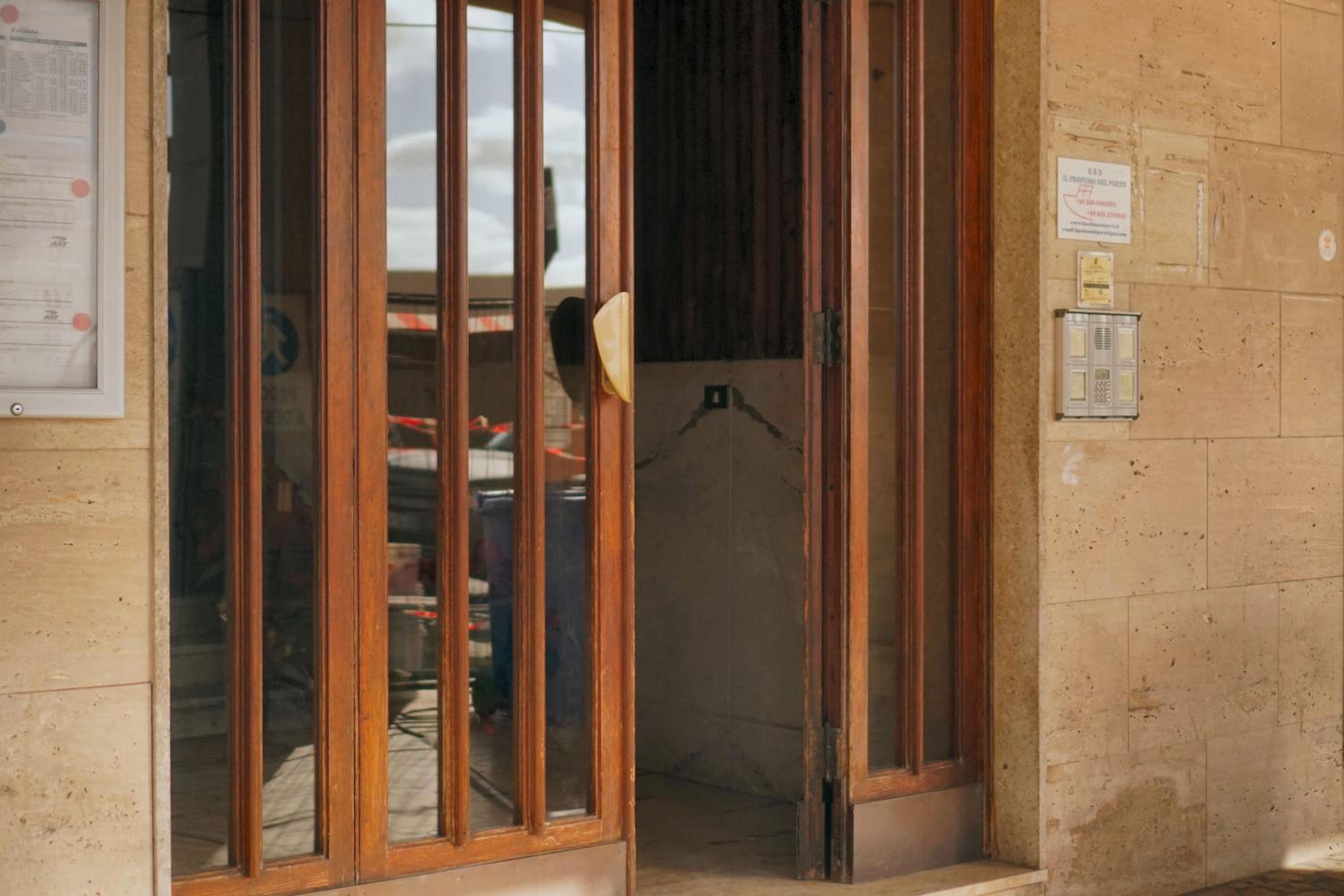 Hotel B&B Il Profumo del Porto - Image 1