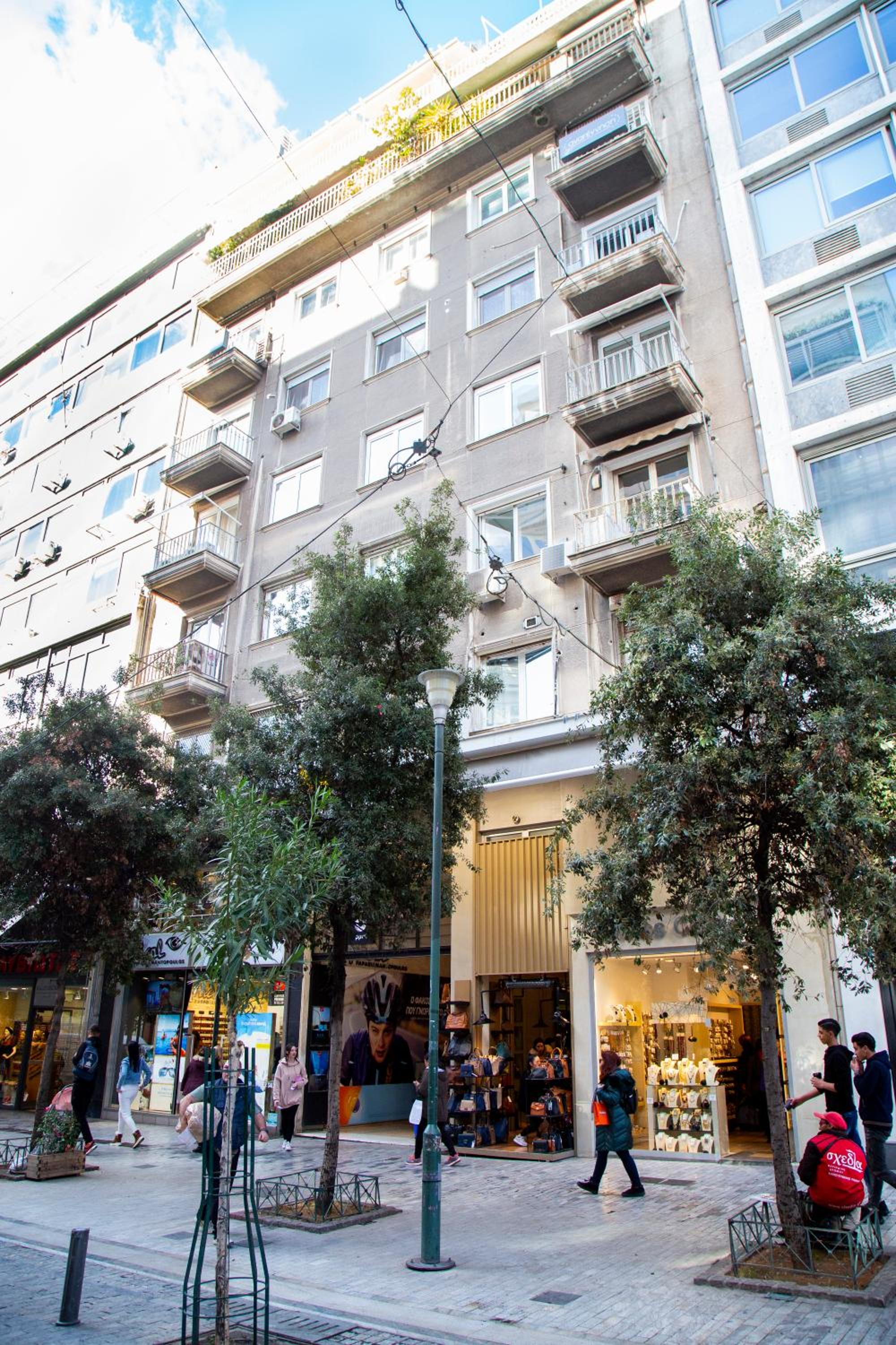 Athens Best location, 6 Ermou street, Syntagma square