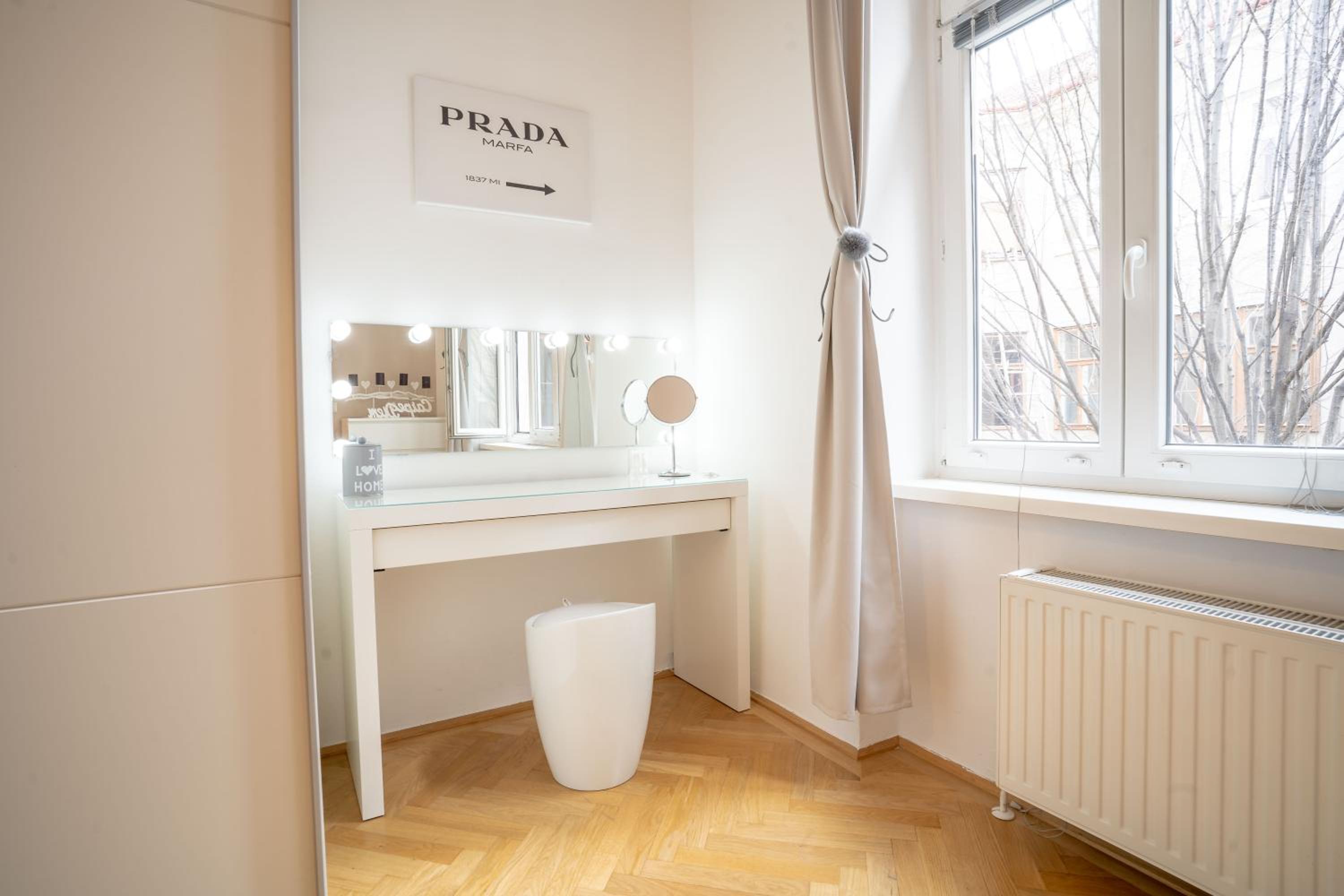 Cozy Modern Nest in the Heart of Vienna with Netflix