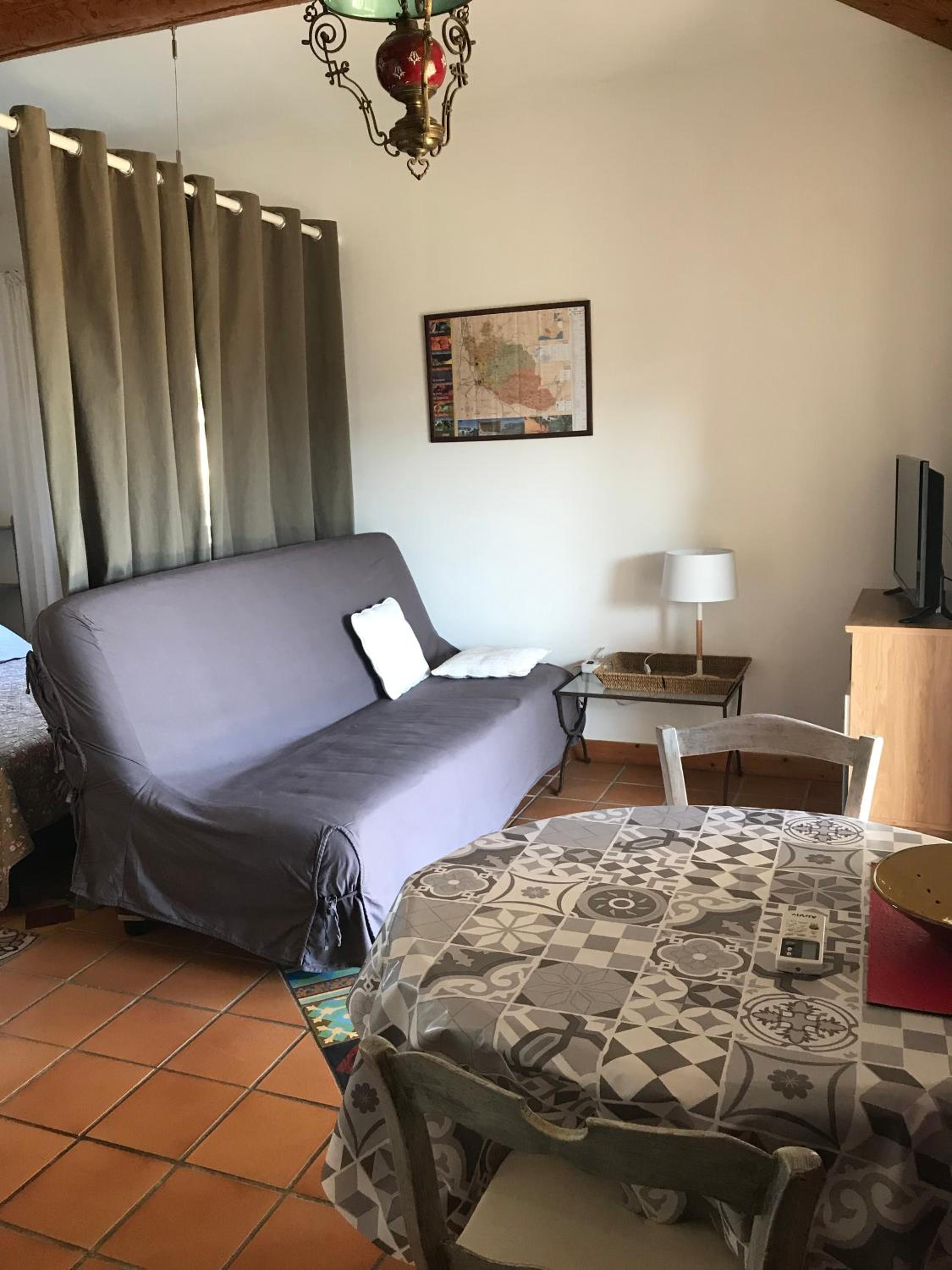 Orange Vacations - Chambres d'Hotes et Gites Le Mas Mellou - Property Image 16