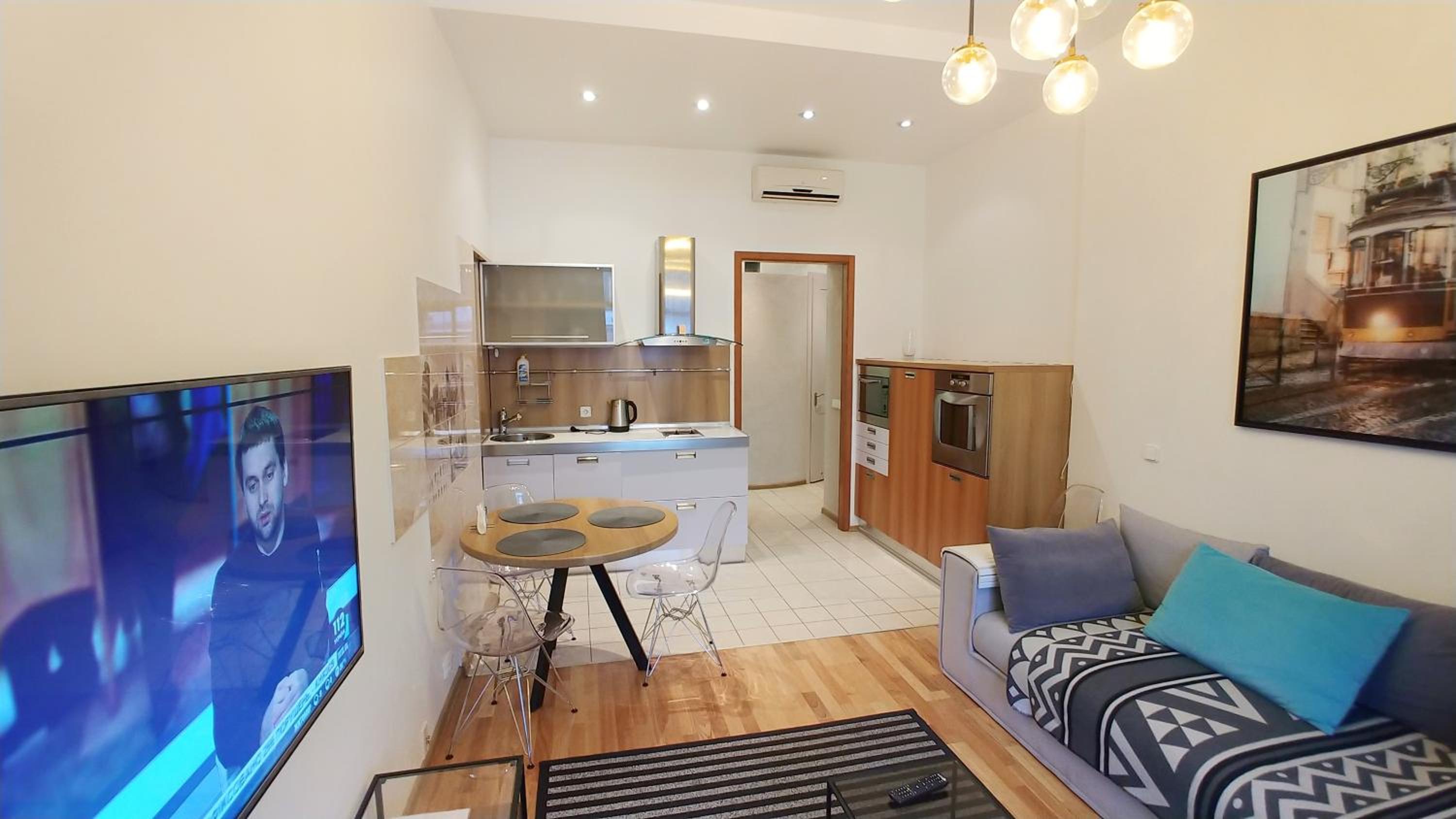One bedroom. Luxe. 29 Khreshchatyk str. Besarabka view 3