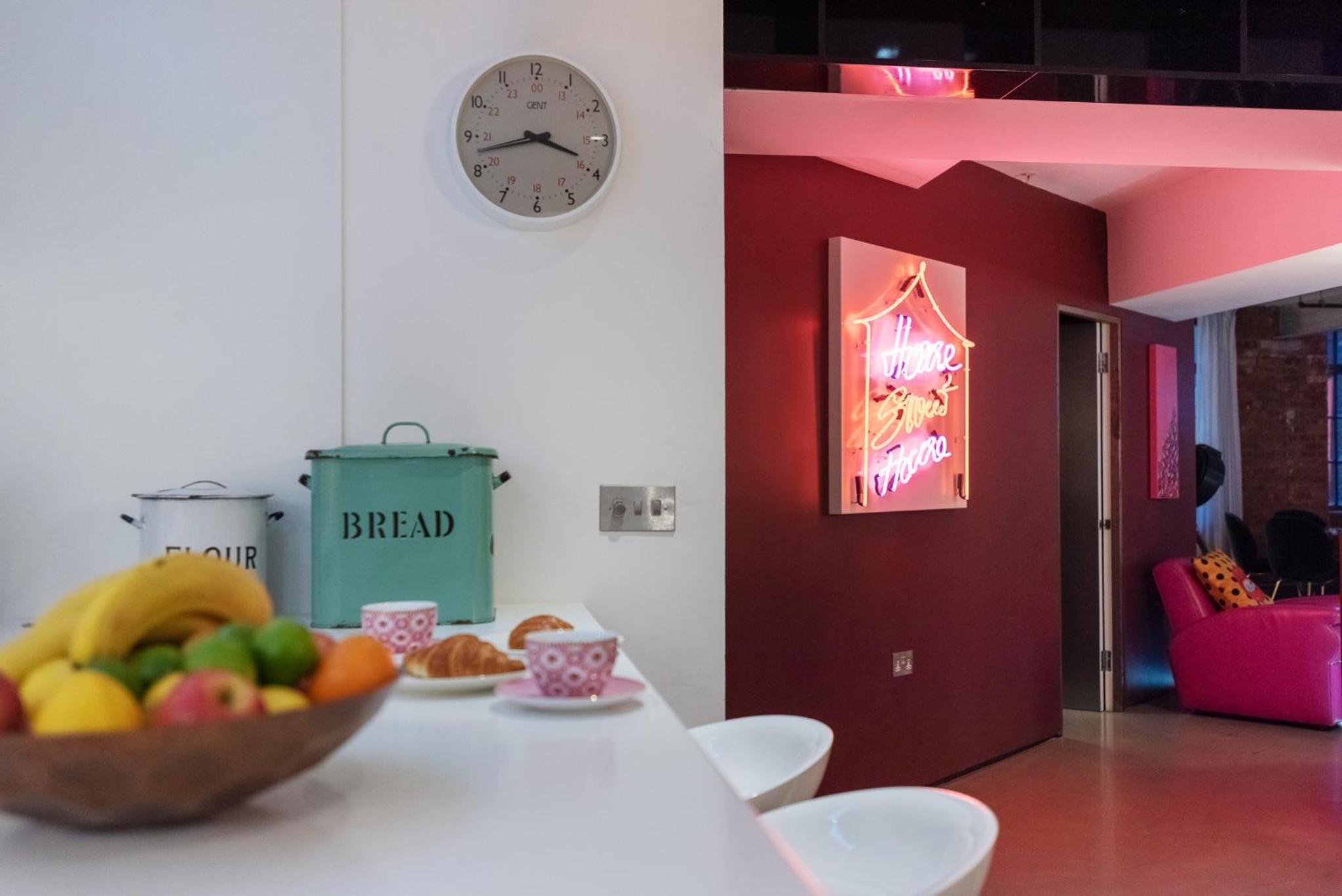 Amazingly Luxurious Loft Apartment, Soho - 3 Bedrooms, 2 Bath & Office
