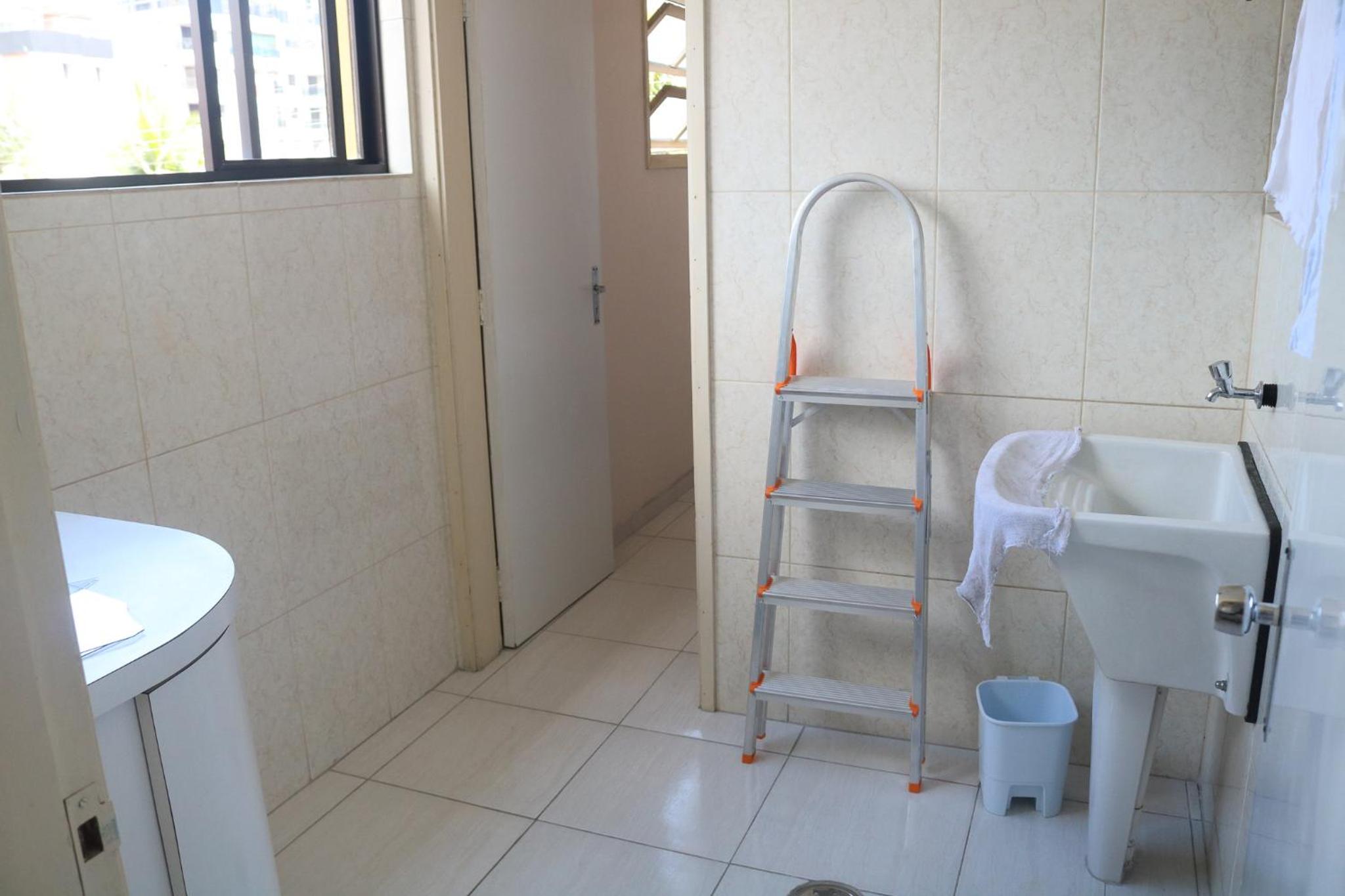 3 dormitórios no Guarujá, próximo ao Aquário! Sinta-se em casa!