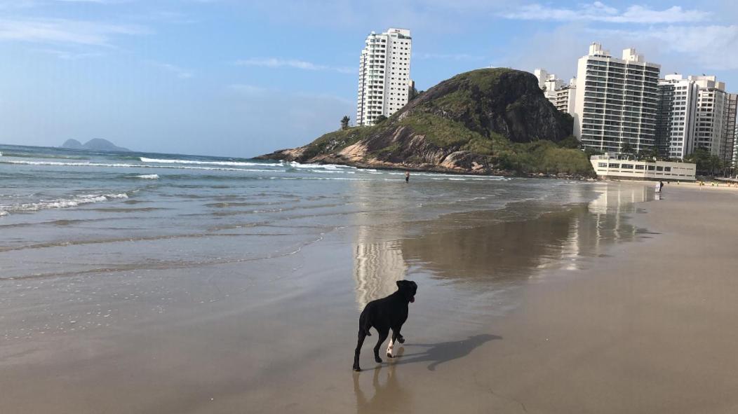3 dormitórios no Guarujá, próximo ao Aquário! Sinta-se em casa!