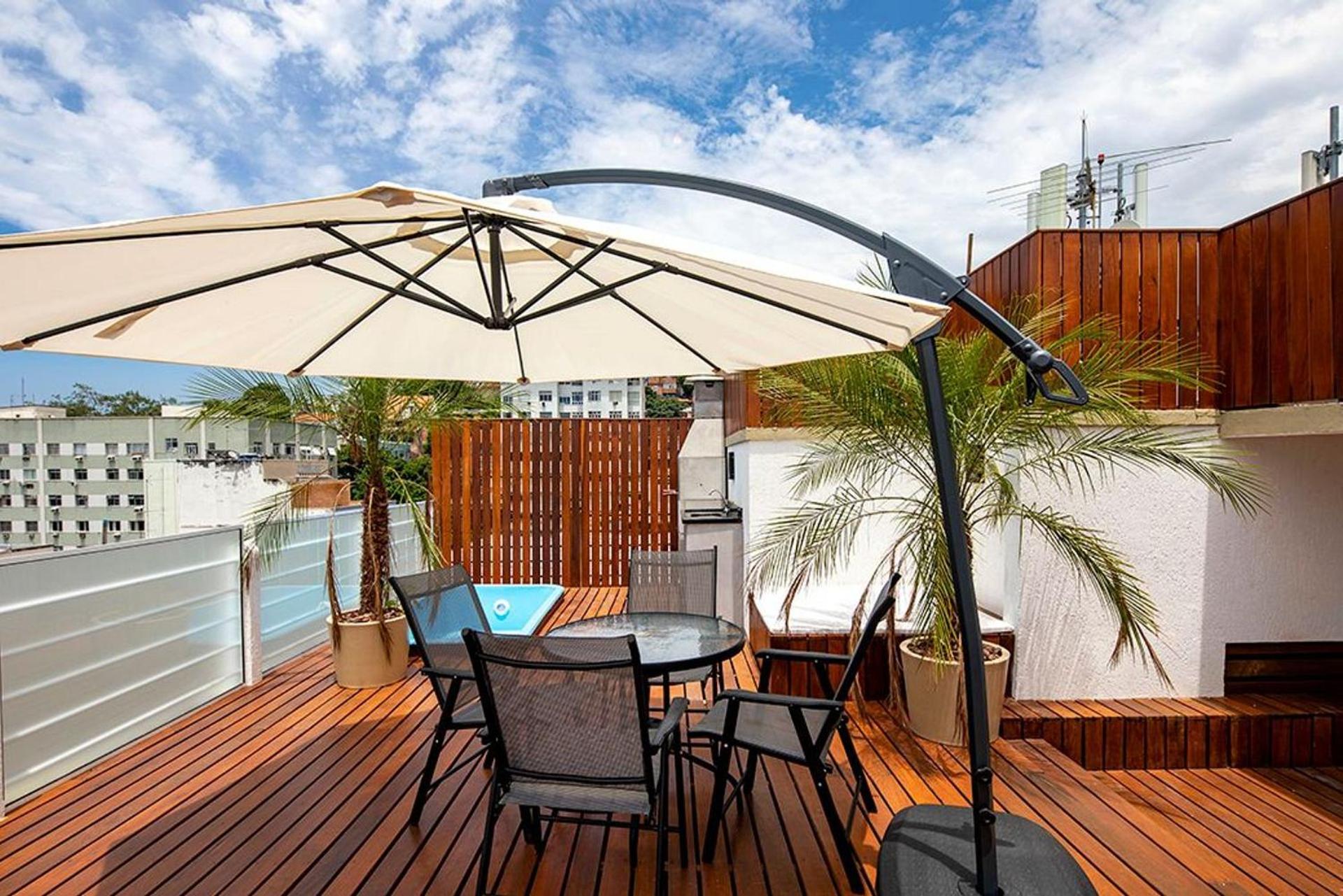 Penthouse with terrace, BBQ and jacuzzi