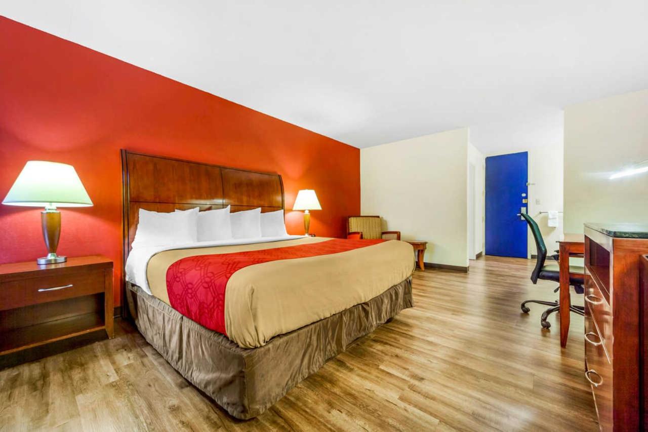 Econo Lodge Inn & Suites Brookings