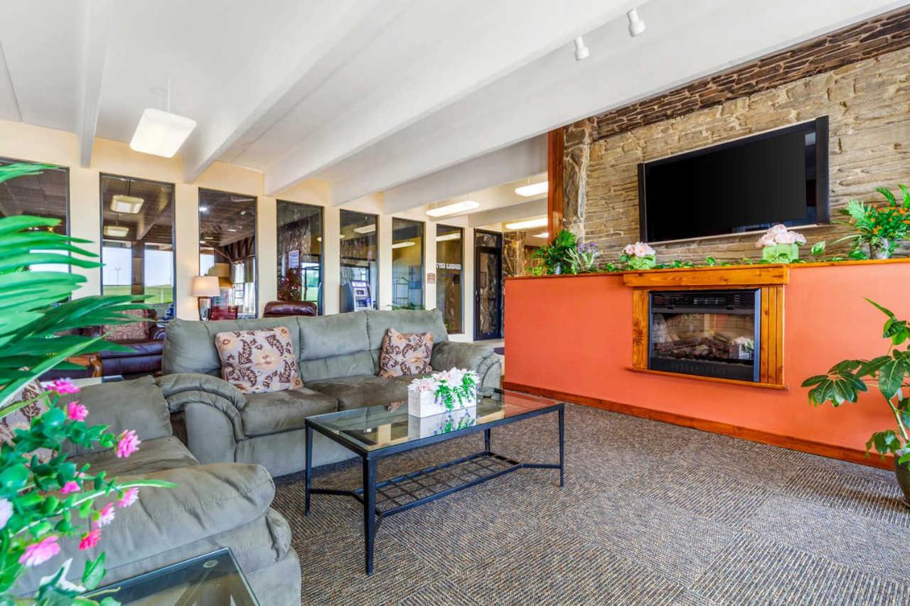 Econo Lodge Inn & Suites Brookings