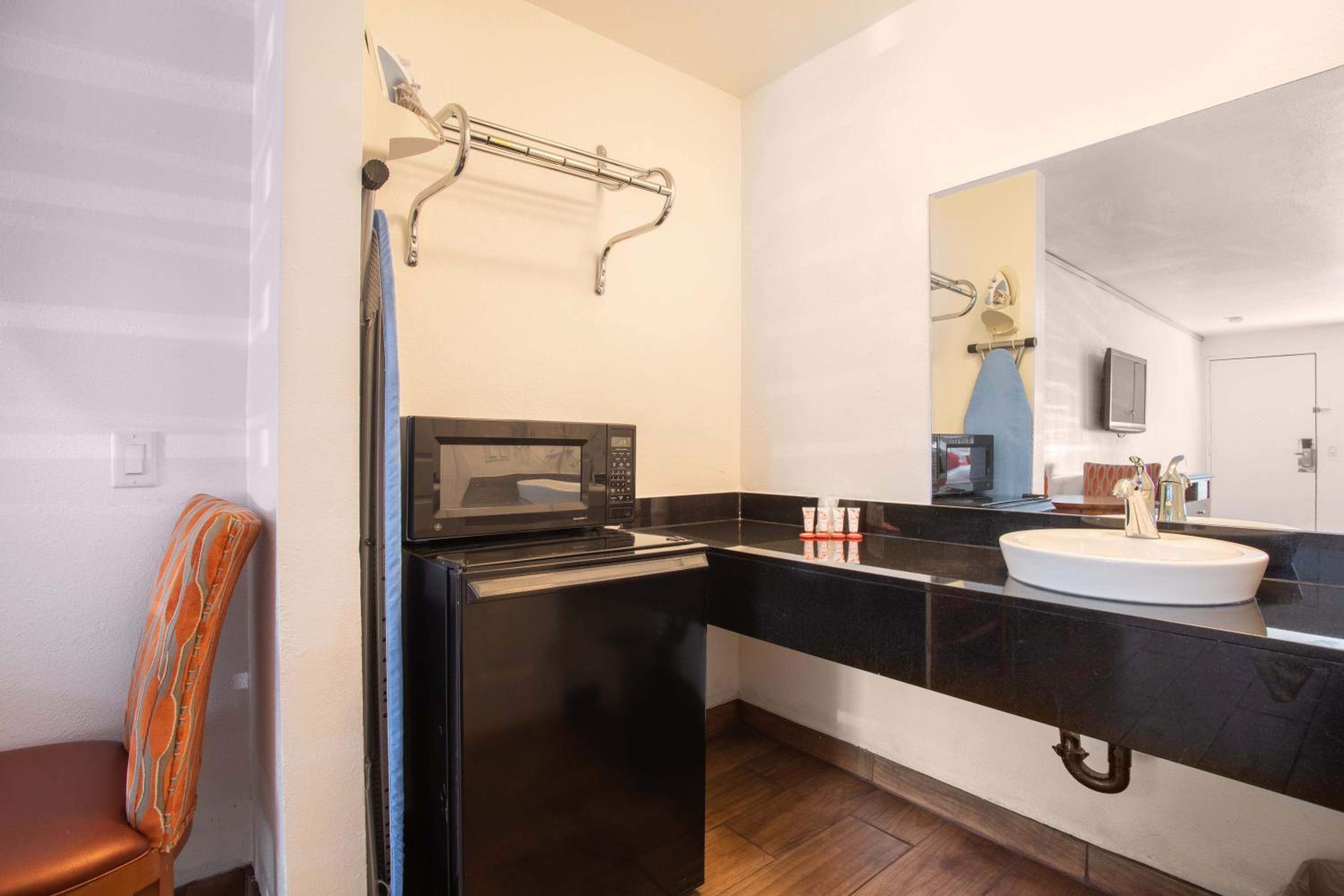 Hotel Palmdale - Antelope Valley -Listing Partner