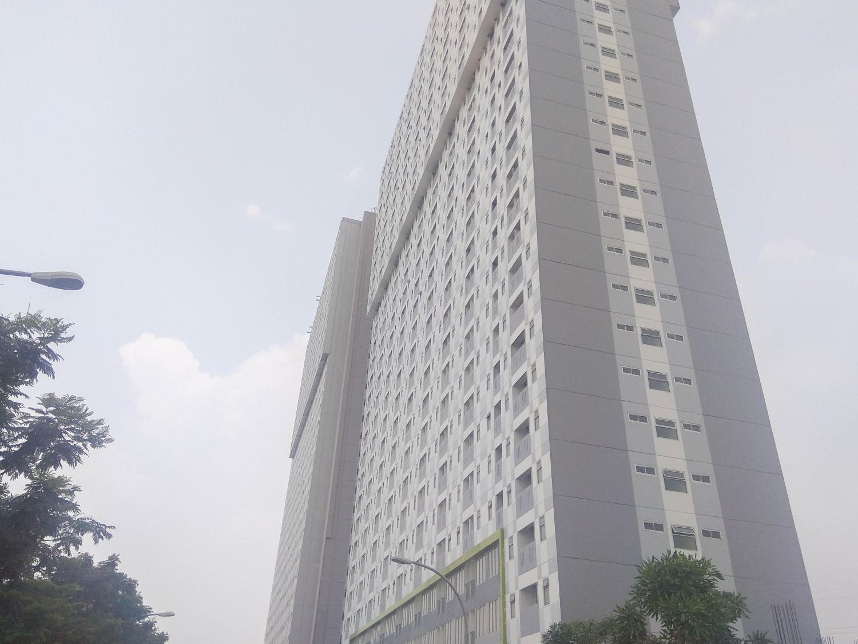 Best Price Studio Apartment at Gunung Putri Square By Travelio
