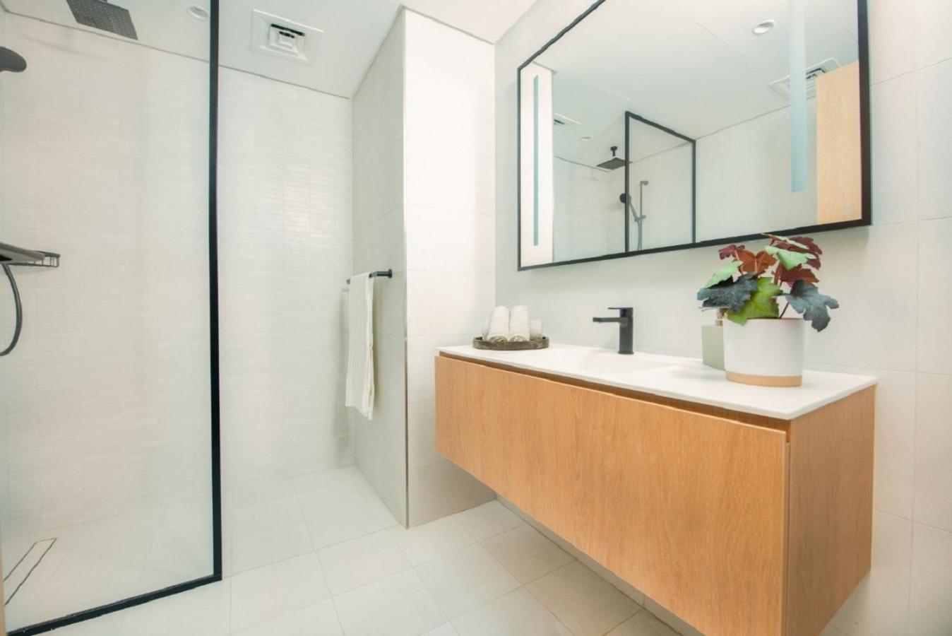 Maison Privee - Luxury, Spacious, Modern Near Burj Khalifa and Dubai Canal