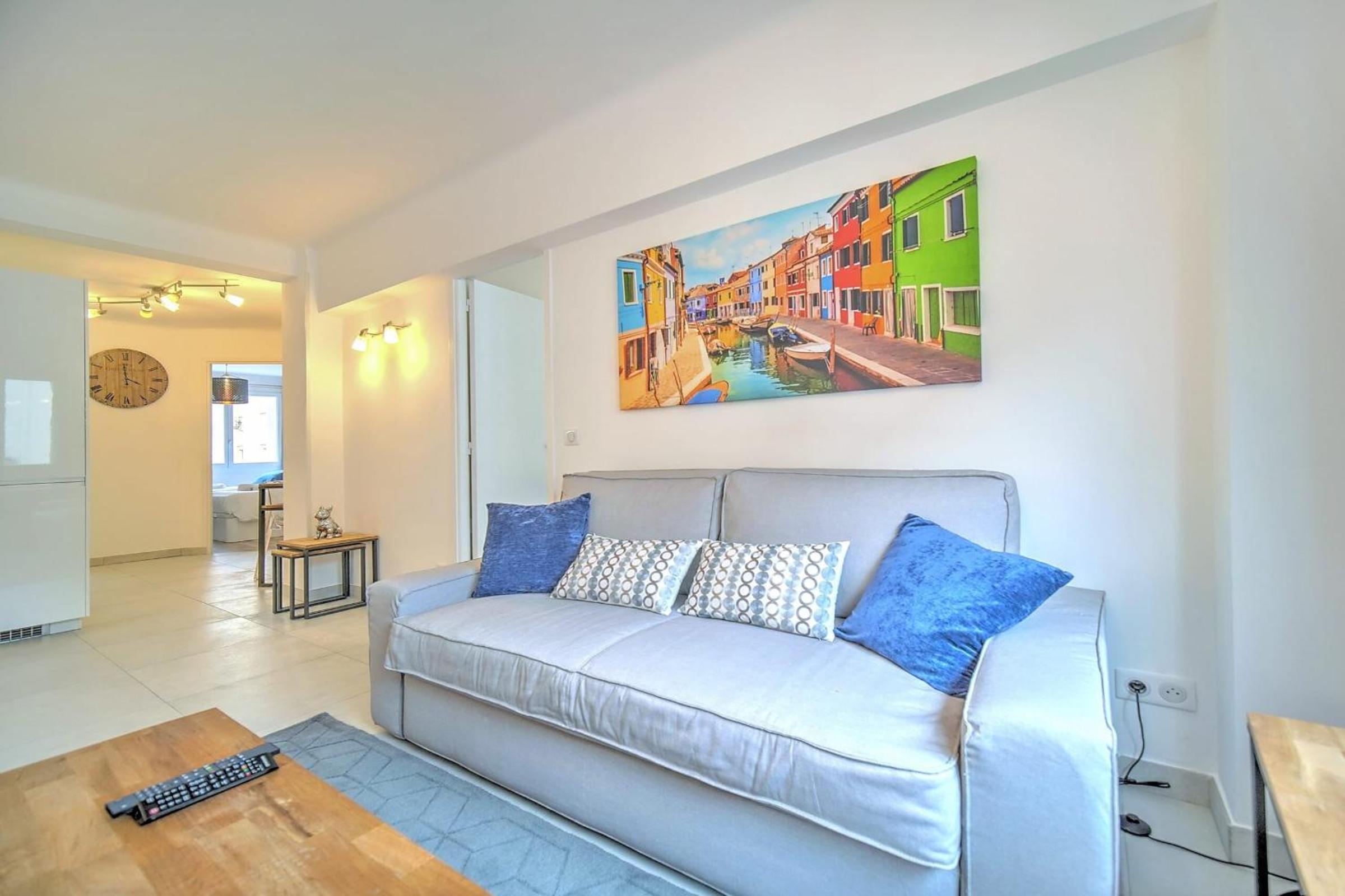 Cannes premium 3 BR 2 bath fully renovated heart of town by Olam Properties view 3