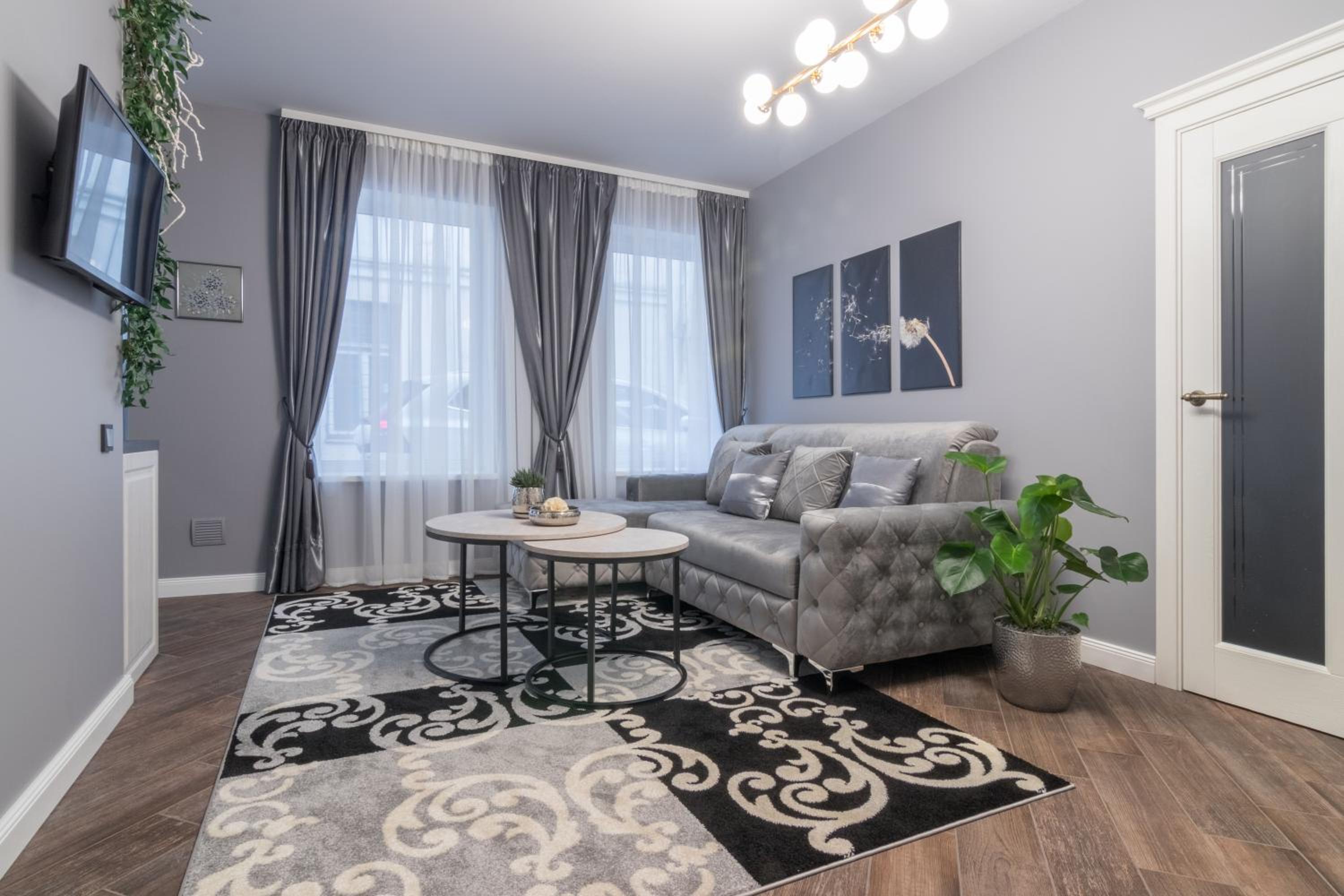 Dandelion apartment in the heart of Kaunas view 2