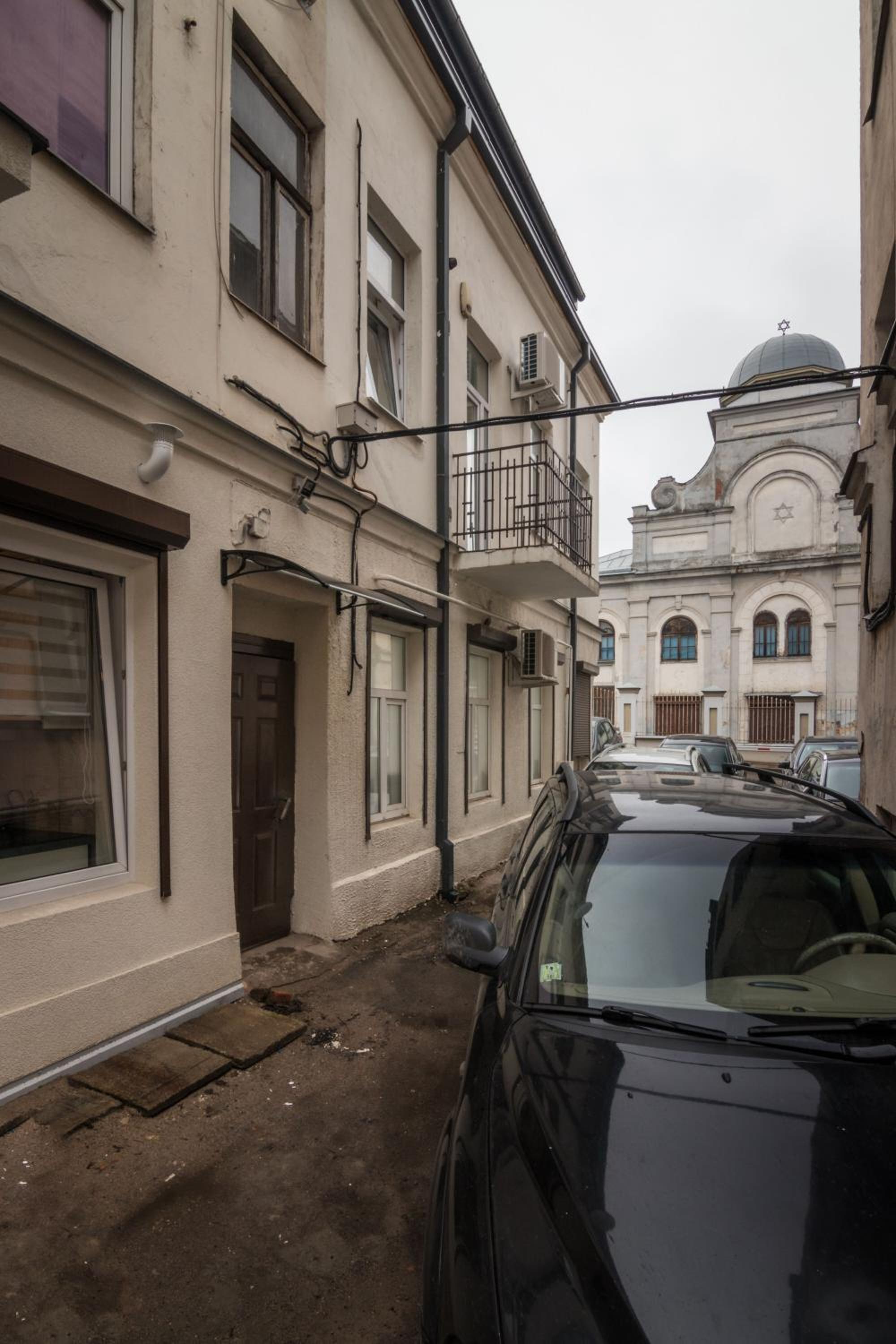 Dandelion apartment in the heart of Kaunas view 5
