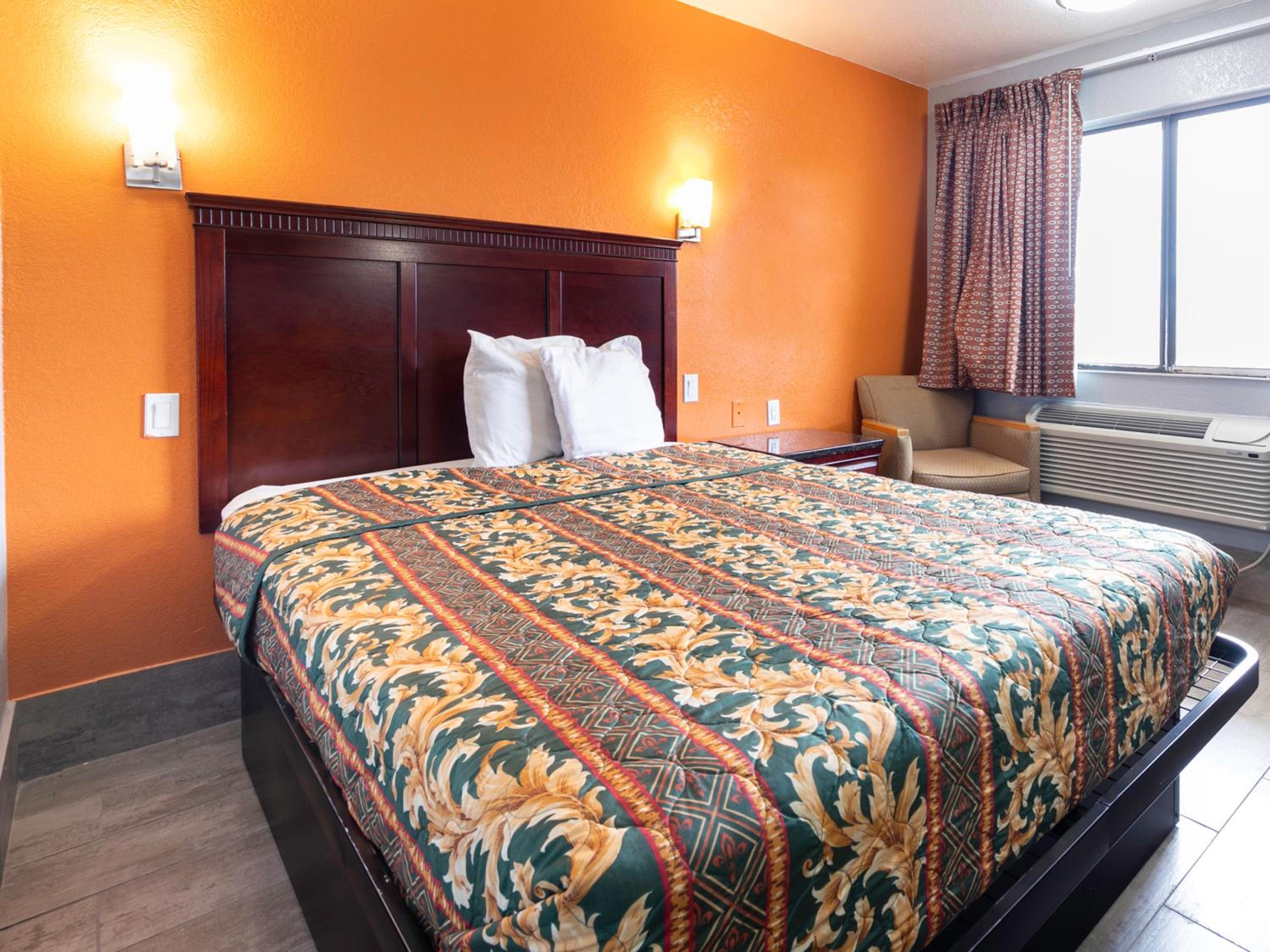 OYO Hotel Lake Charles Hwy 10 view 2