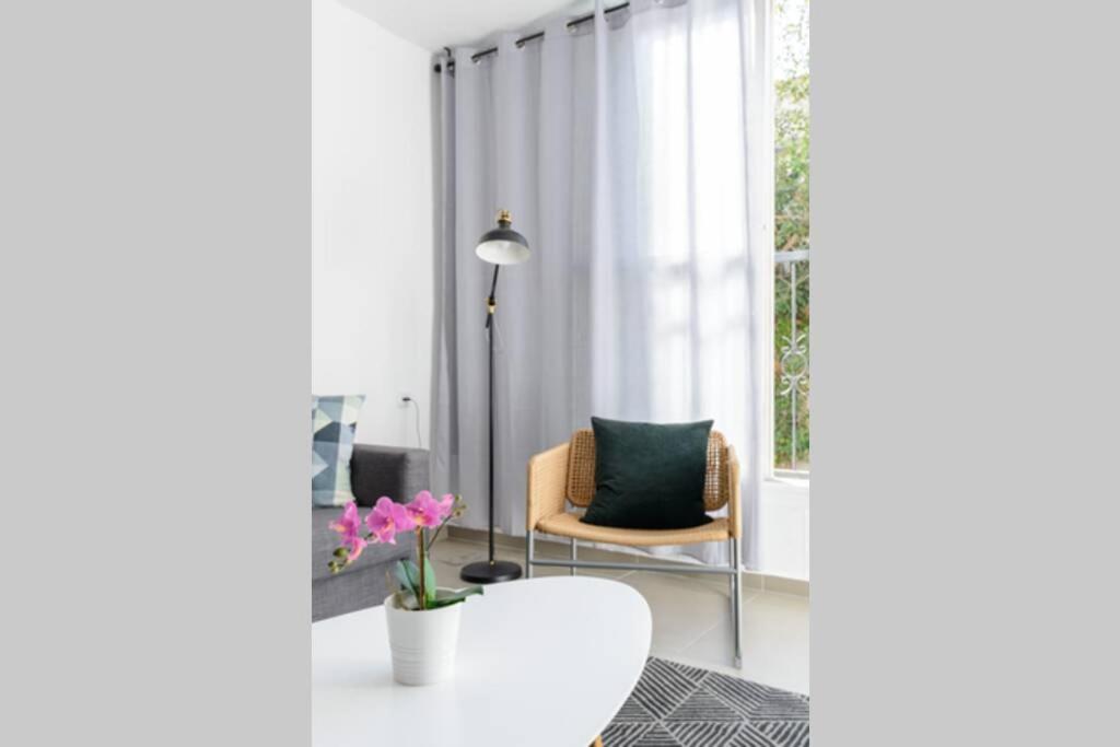 Geula Seaside - 2Bedroom & Free Parking - By Vacay