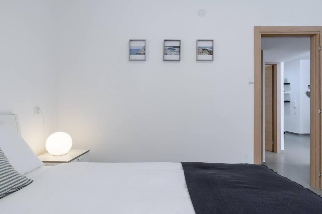 Geula Seaside - 2Bedroom & Free Parking - By Vacay