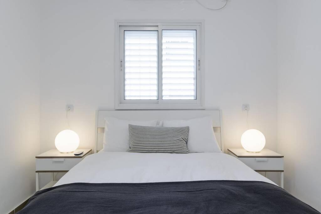 Geula Seaside - 2Bedroom & Free Parking - By Vacay