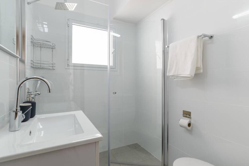 Geula Seaside - 2Bedroom & Free Parking - By Vacay