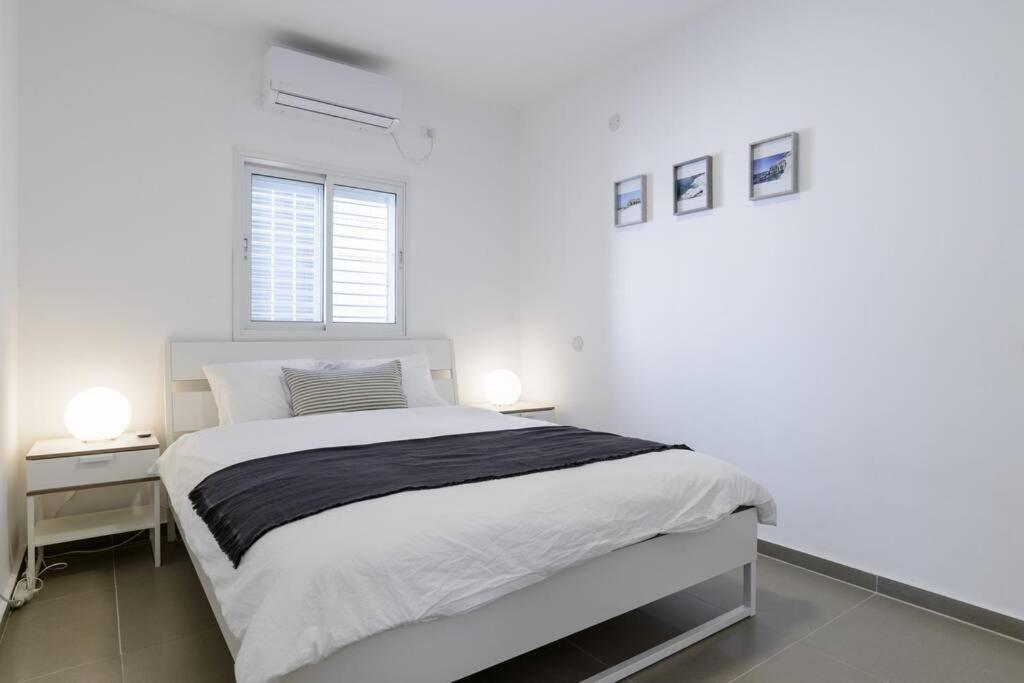 Geula Seaside - 2Bedroom & Free Parking - By Vacay