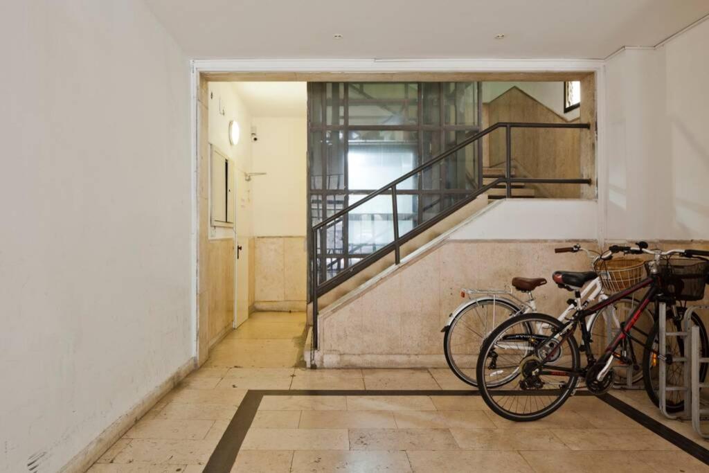 Big Apartment Next to Gordon Beach Plus Free Parking