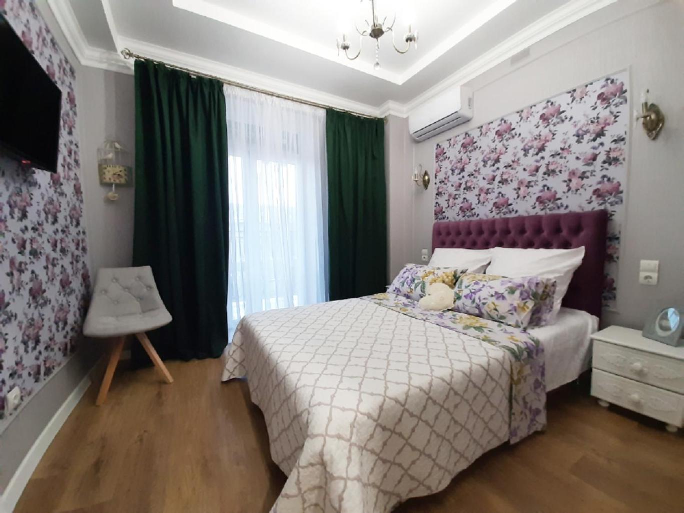 2 BDR apartment near Central Park, Center view 3