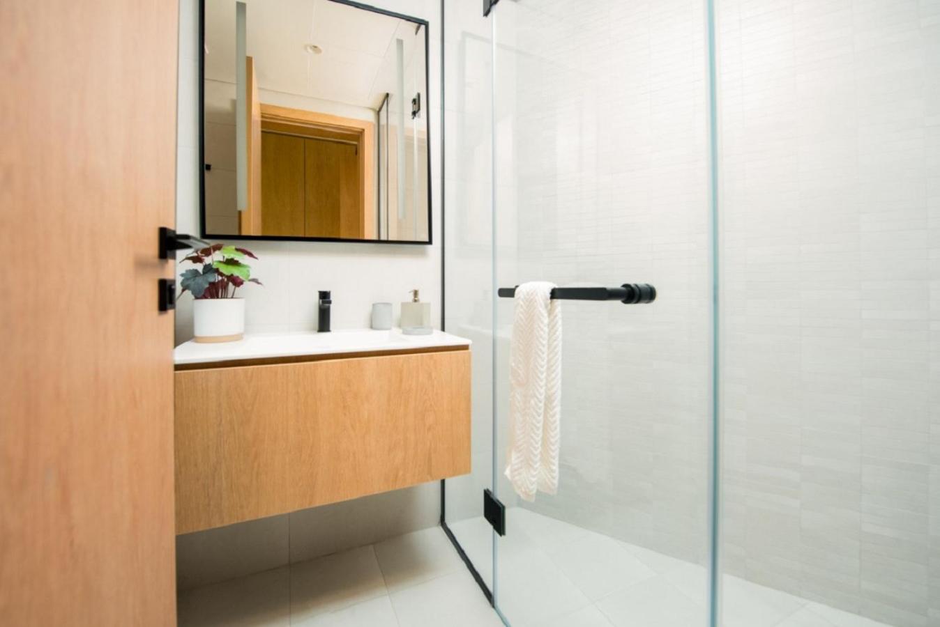 Maison Privee - Luxury, Spacious, Modern Near Burj Khalifa and Dubai Canal