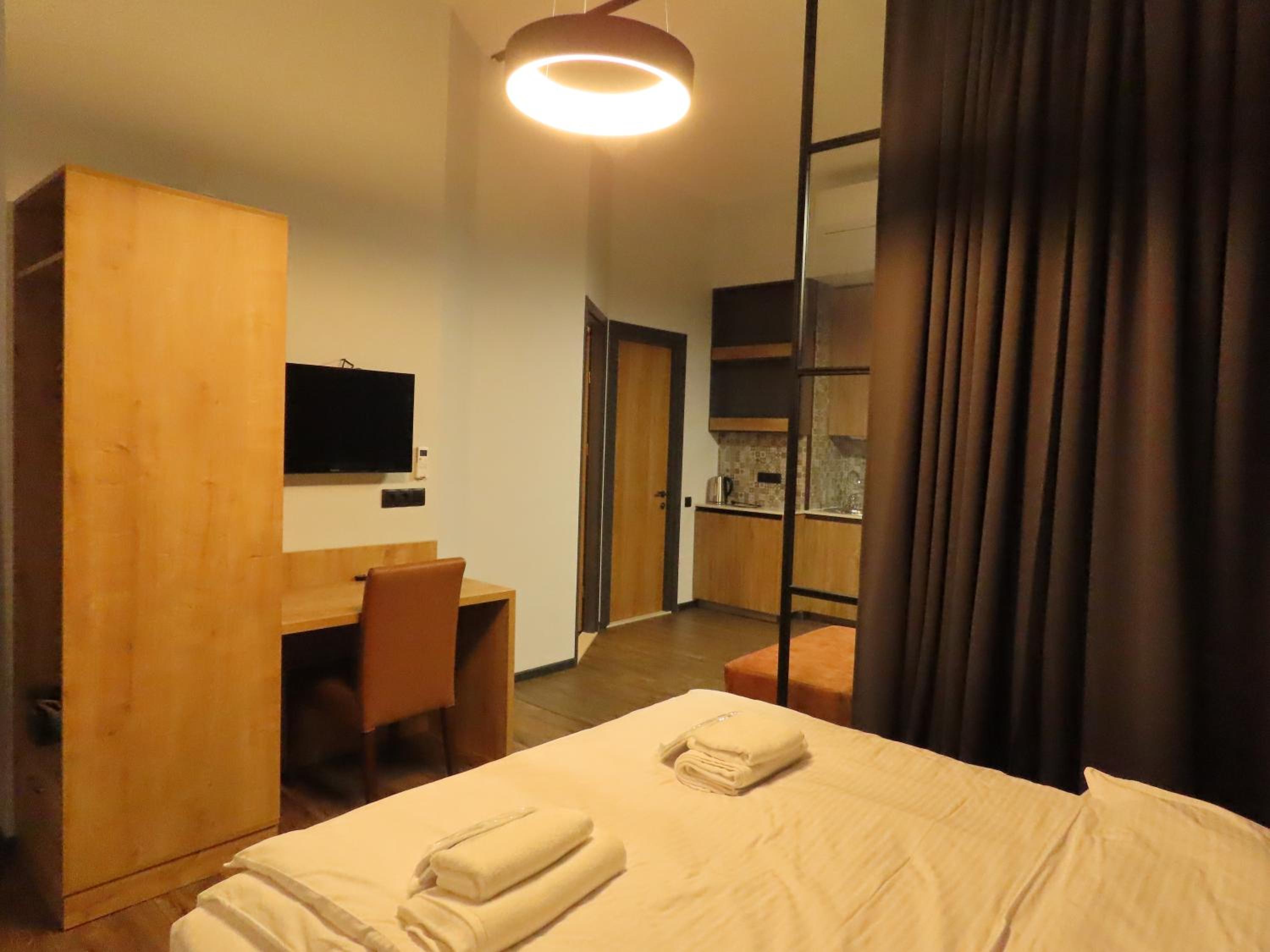 2BR loft apartment near Liberty square view 4