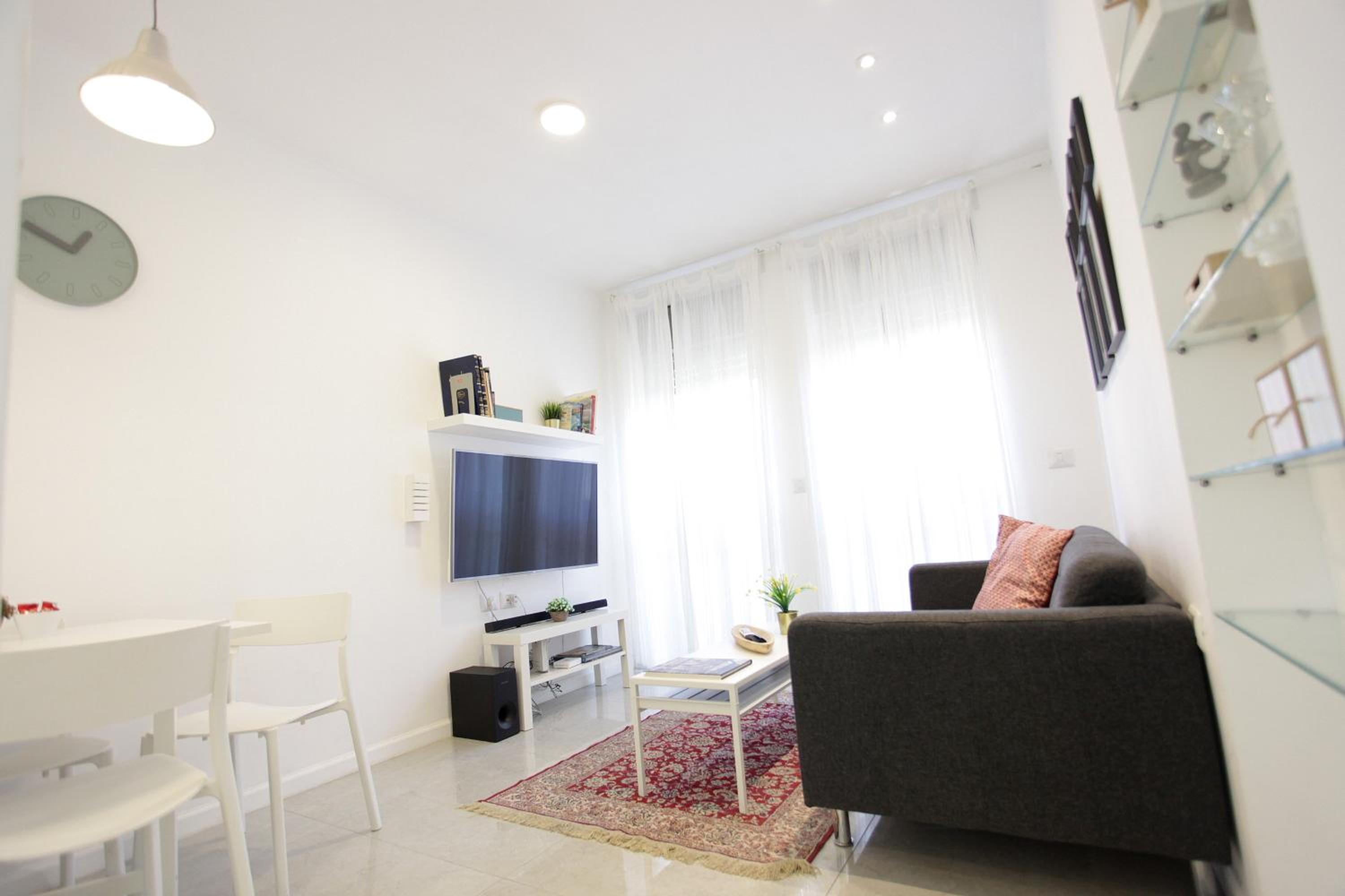 Modern Home In The Heart of Nachlaot - Image 2