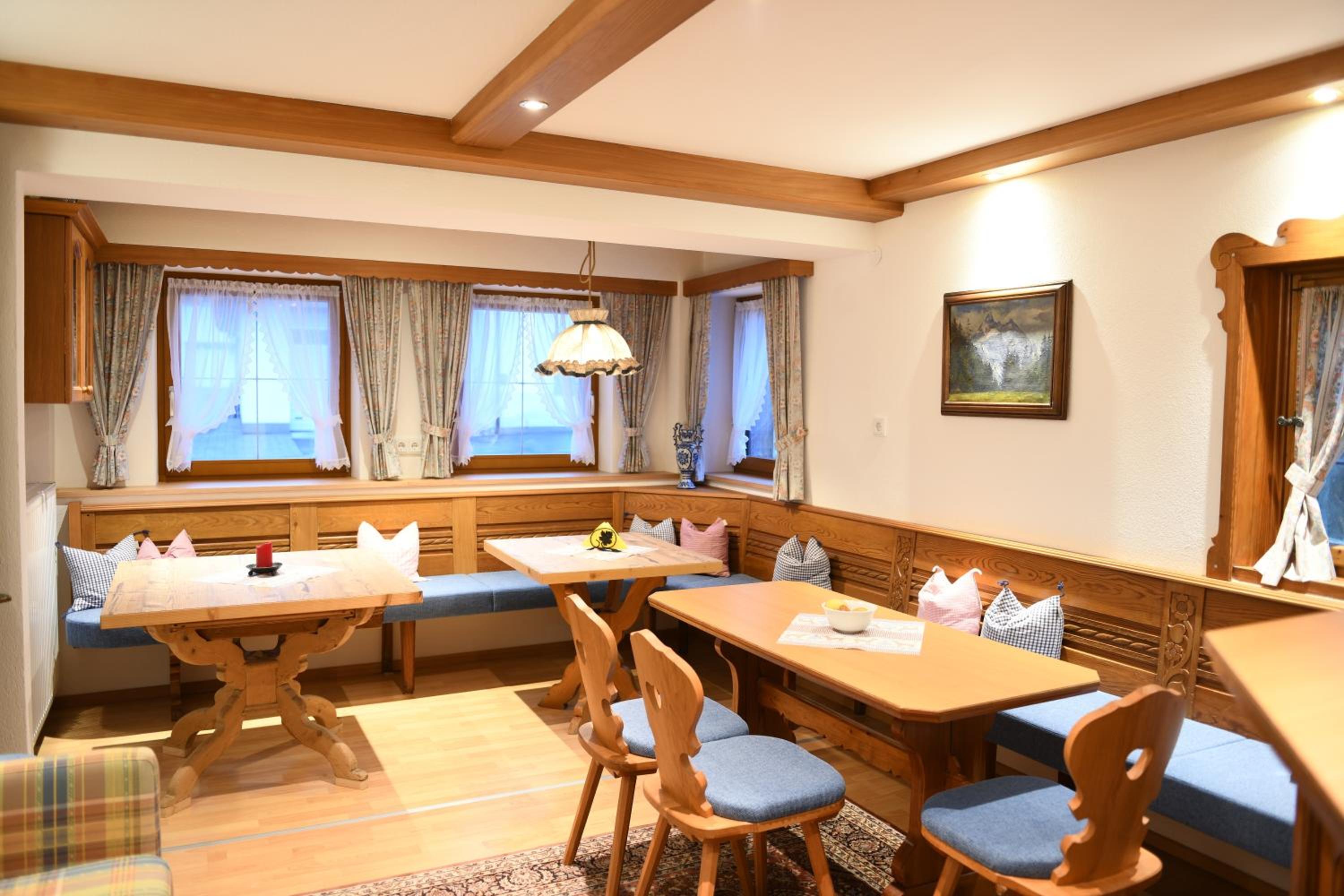 Holzschnitzers Appartements view 4