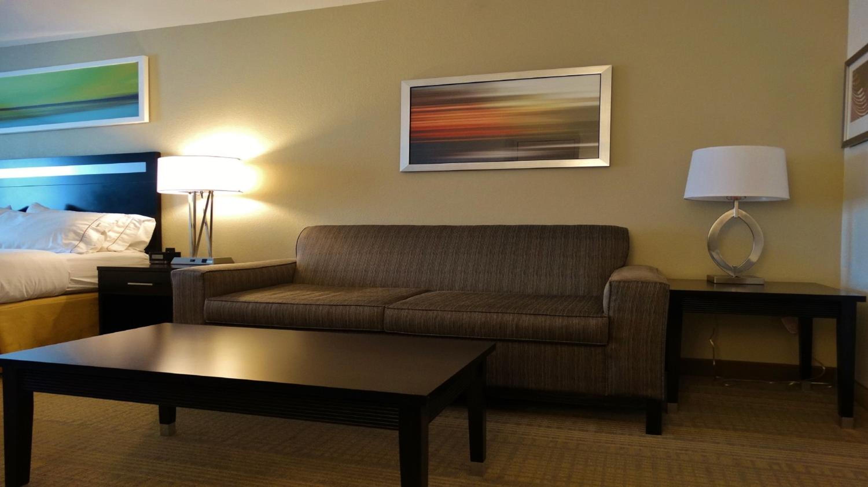 Montgomery Vacations - Holiday Inn Express and Suites Montgomery, an IHG Hotel - Property Image 2