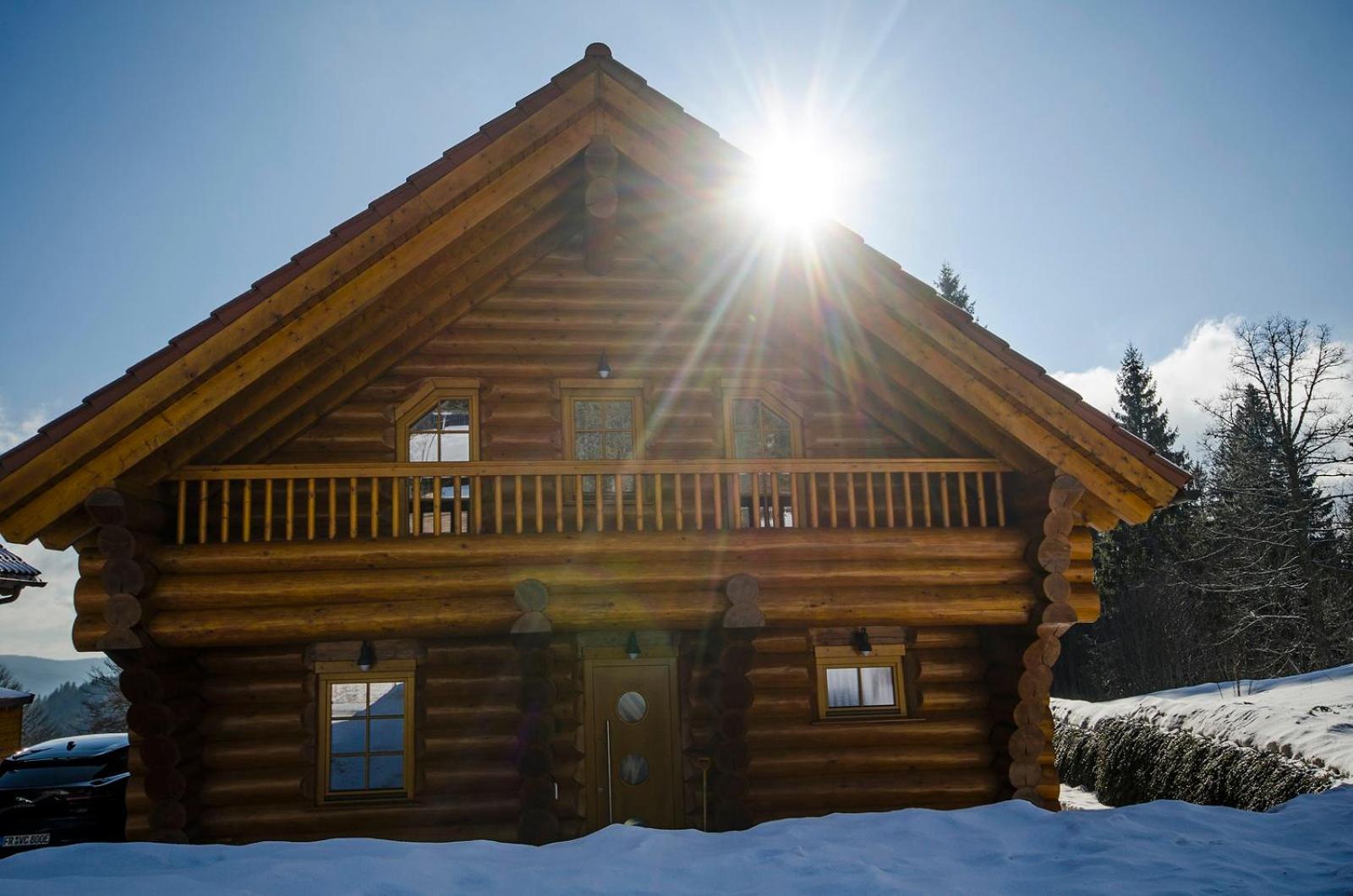 Luxus-Ferienhaus Blockhaus Chalet Nr 3 Toplage am Feldberg mit Sauna, Outdoor-Hottub, Kamin auf 1300m üM
