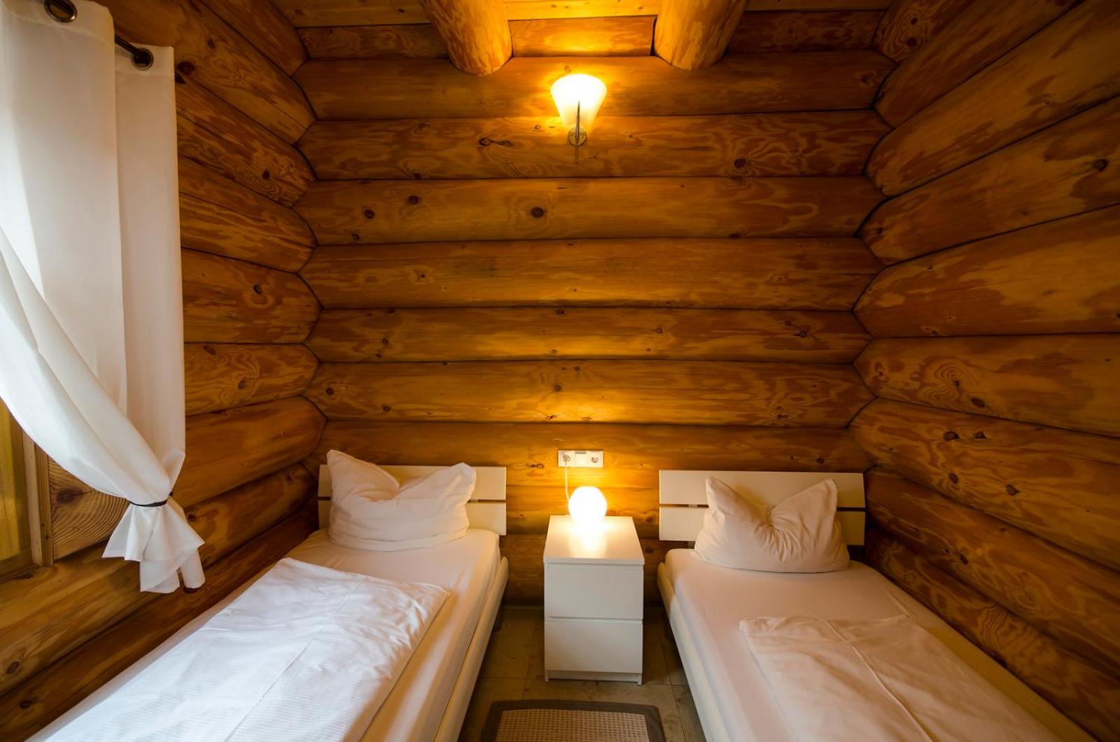 Luxus-Ferienhaus Blockhaus Chalet Nr 3 Toplage am Feldberg mit Sauna, Outdoor-Hottub, Kamin auf 1300m üM