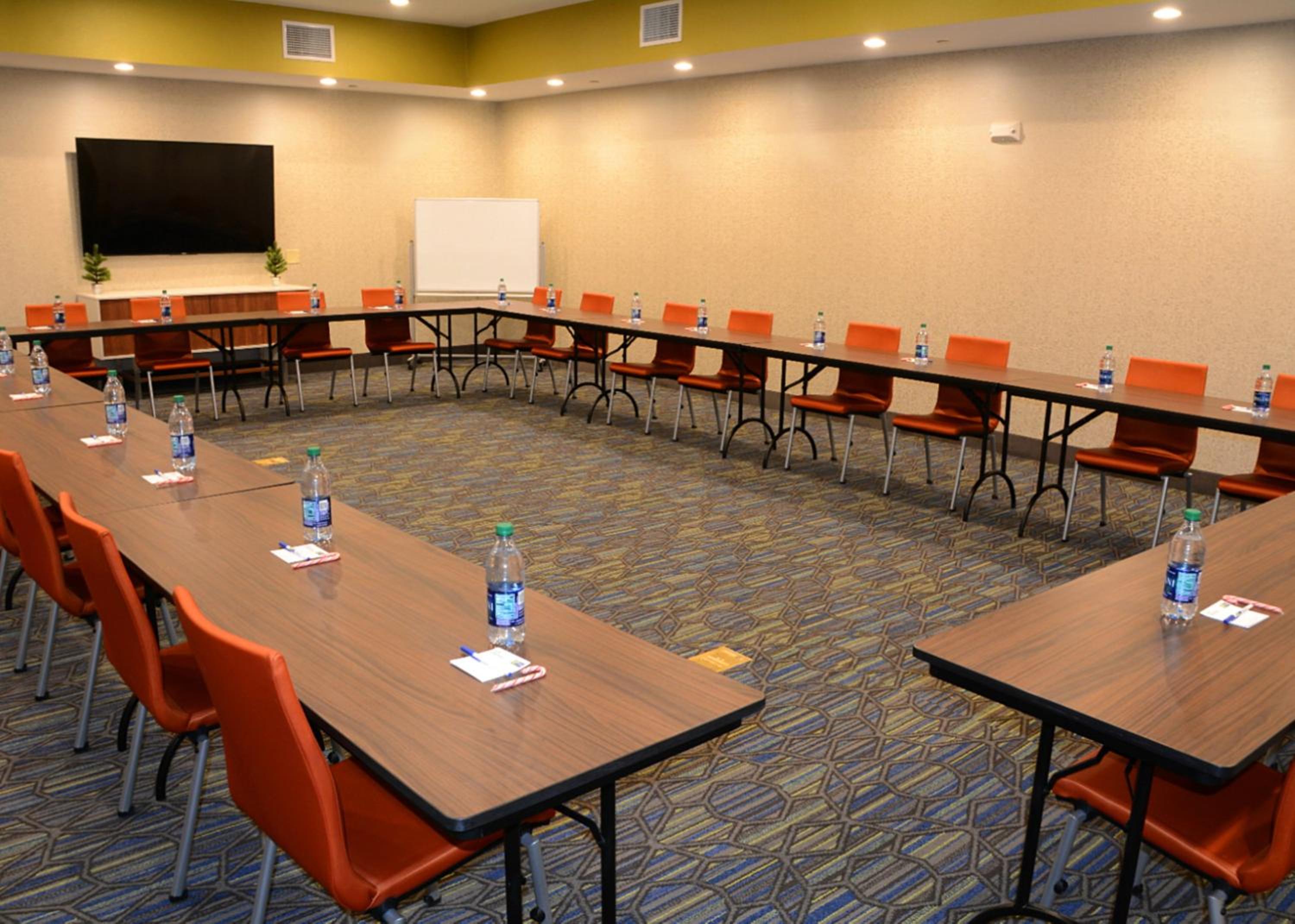 Holiday Inn Express  Suites - Pittsburgh - Monroeville, an IHG Hotel - Property Image 36