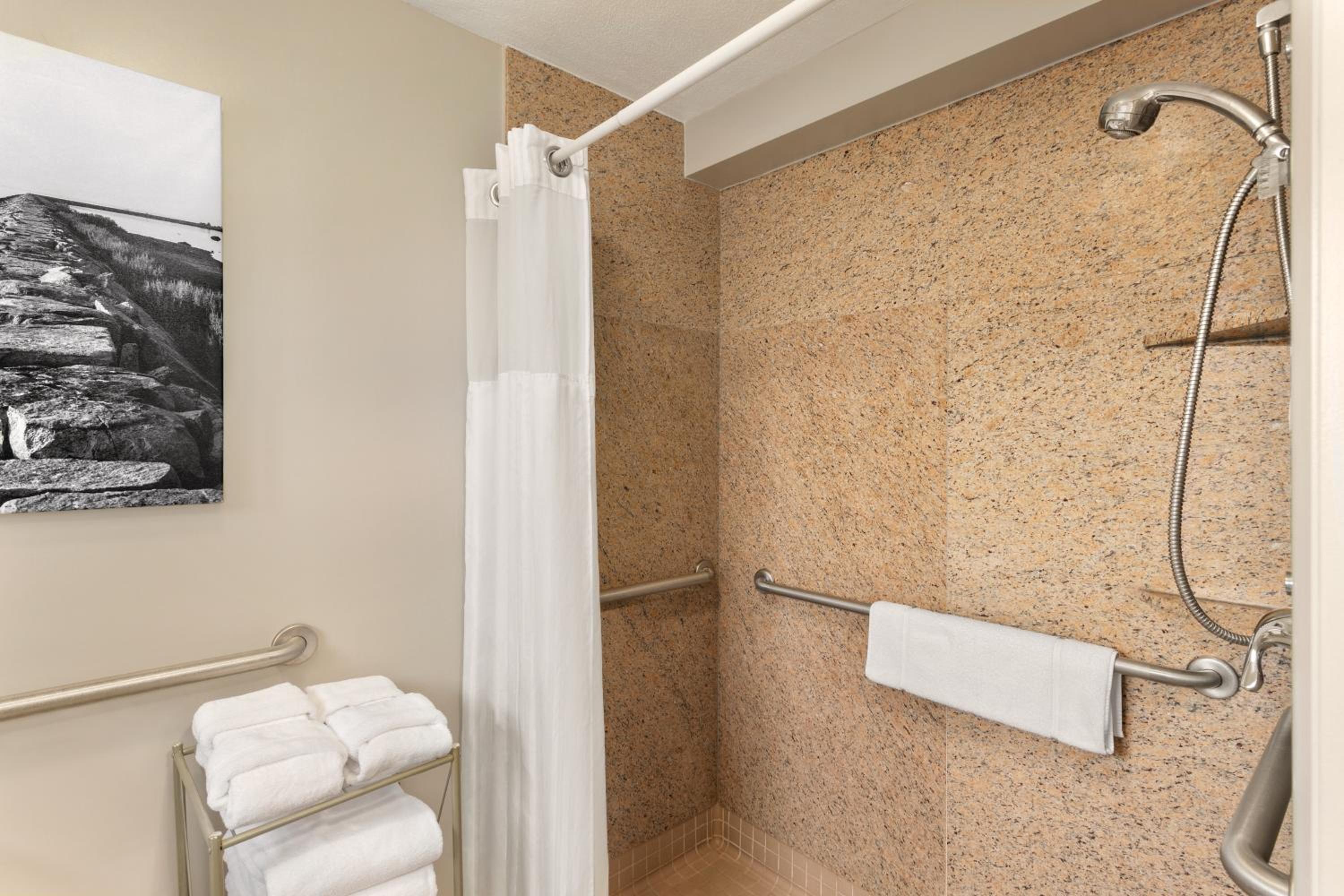Radisson Hotel Providence Airport - Property Image 7