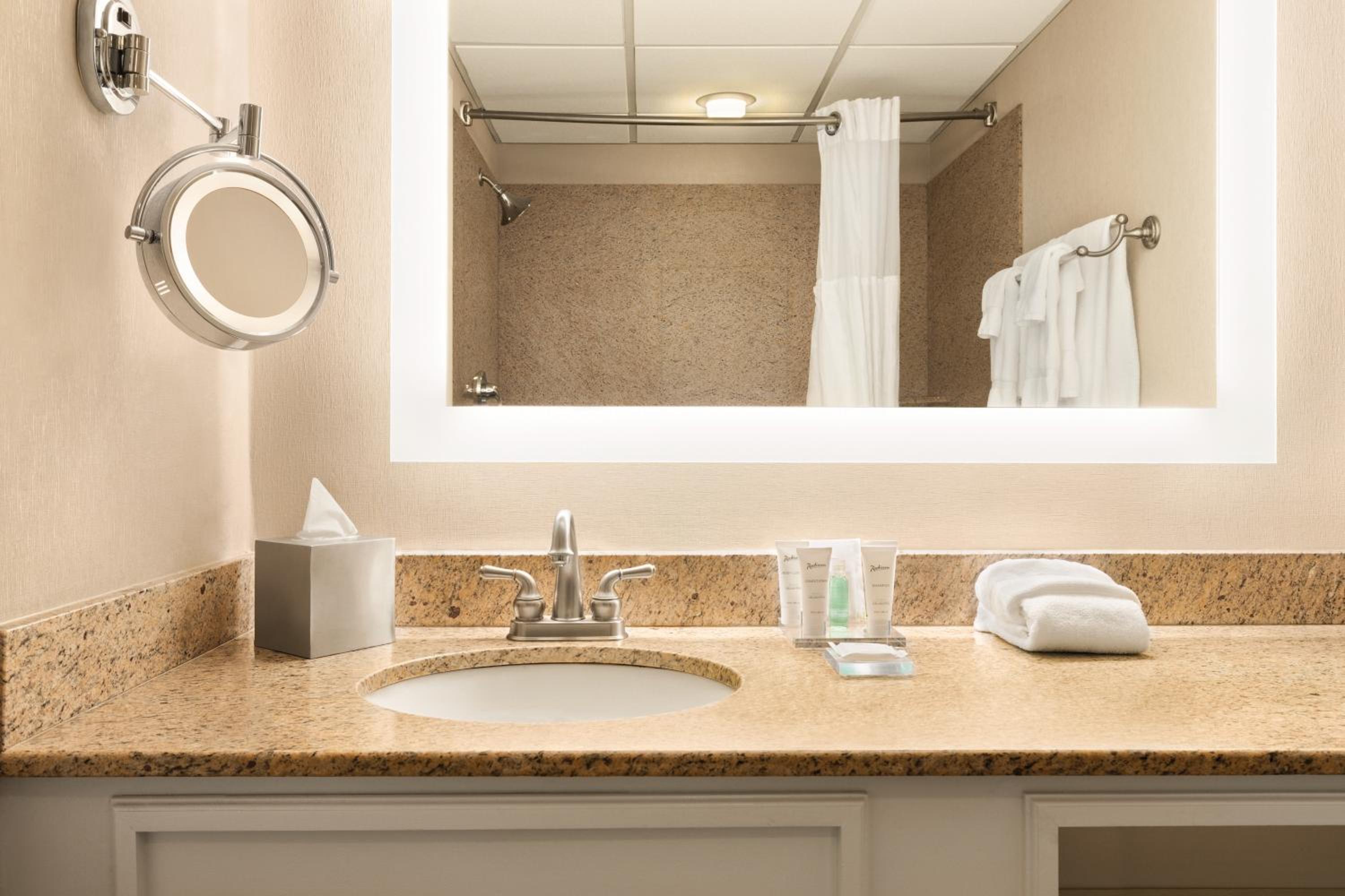 Radisson Hotel Providence Airport - Property Image 4