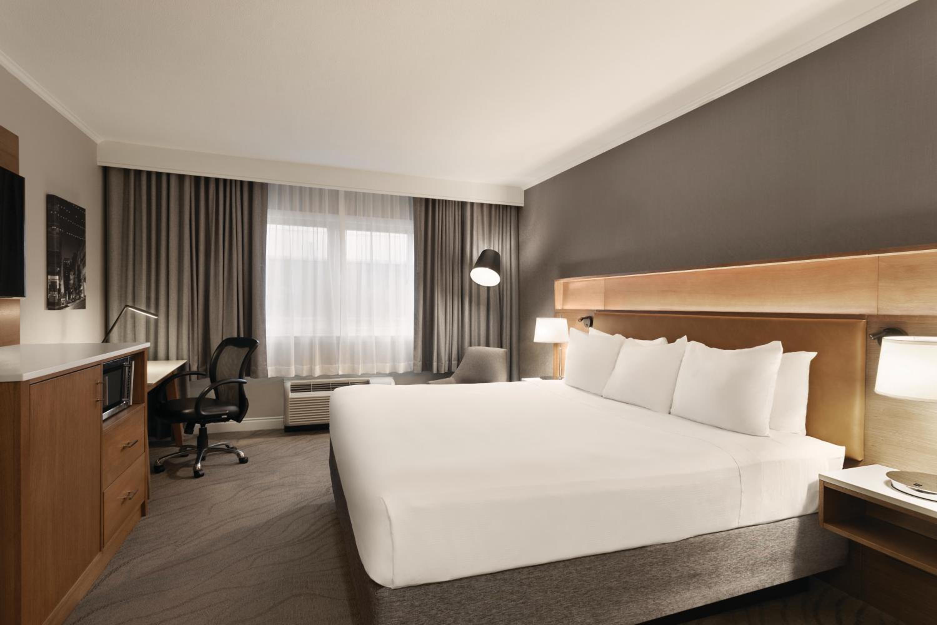 Radisson Hotel Providence Airport - Property Image 3