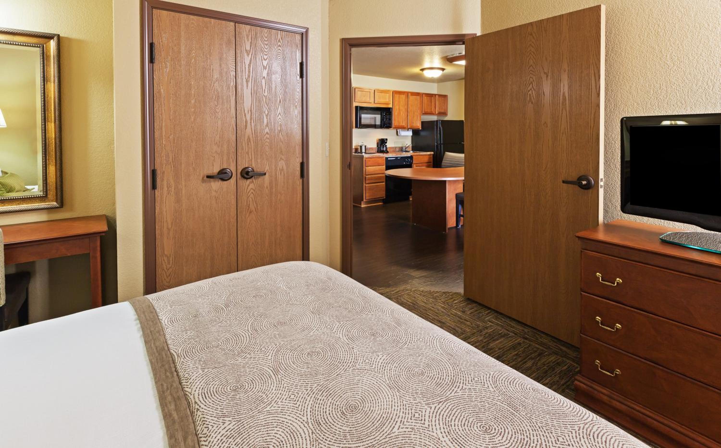 Candlewood Suites St. Robert, an IHG Hotel - Property Image 11