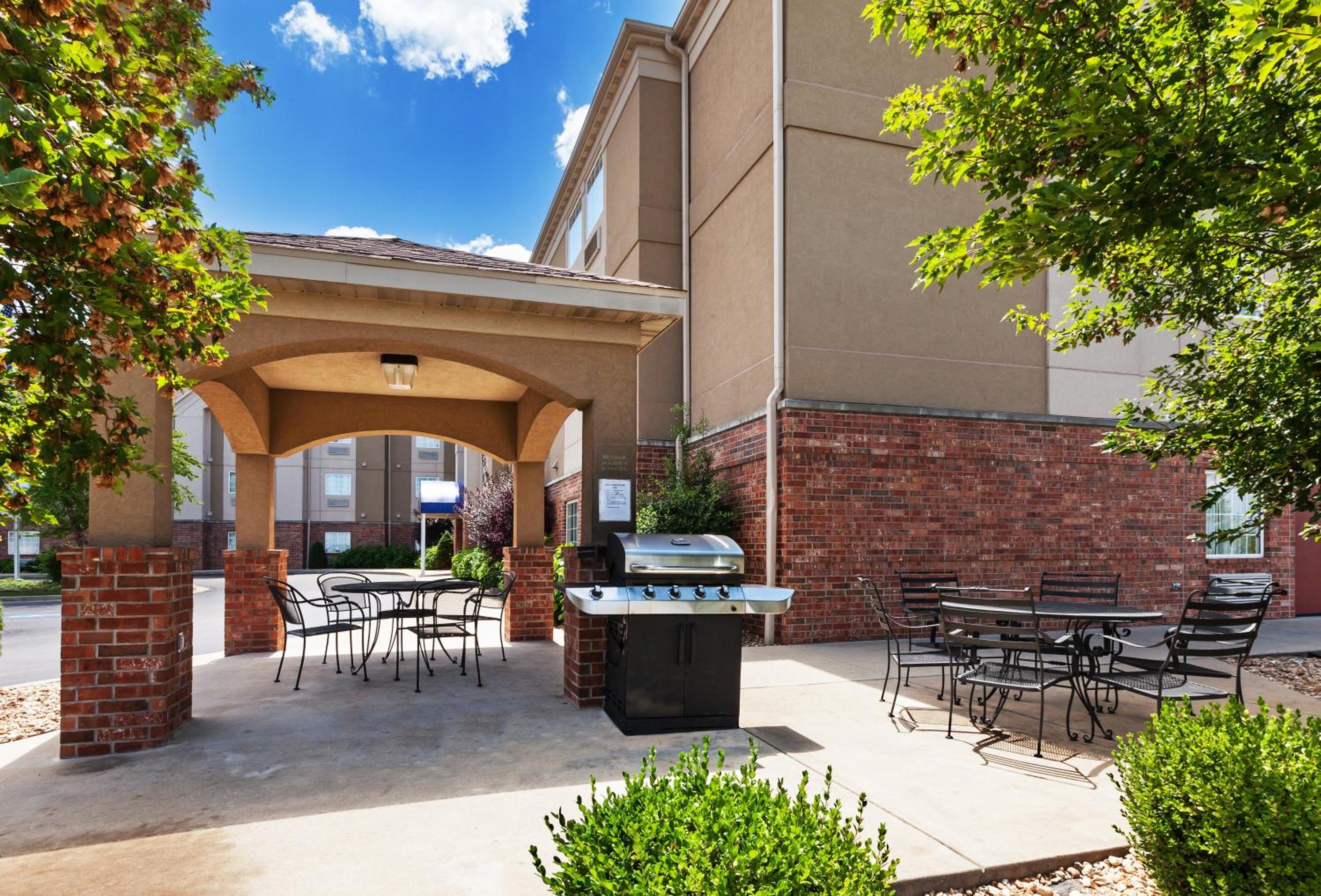 Candlewood Suites St. Robert by IHG view 2