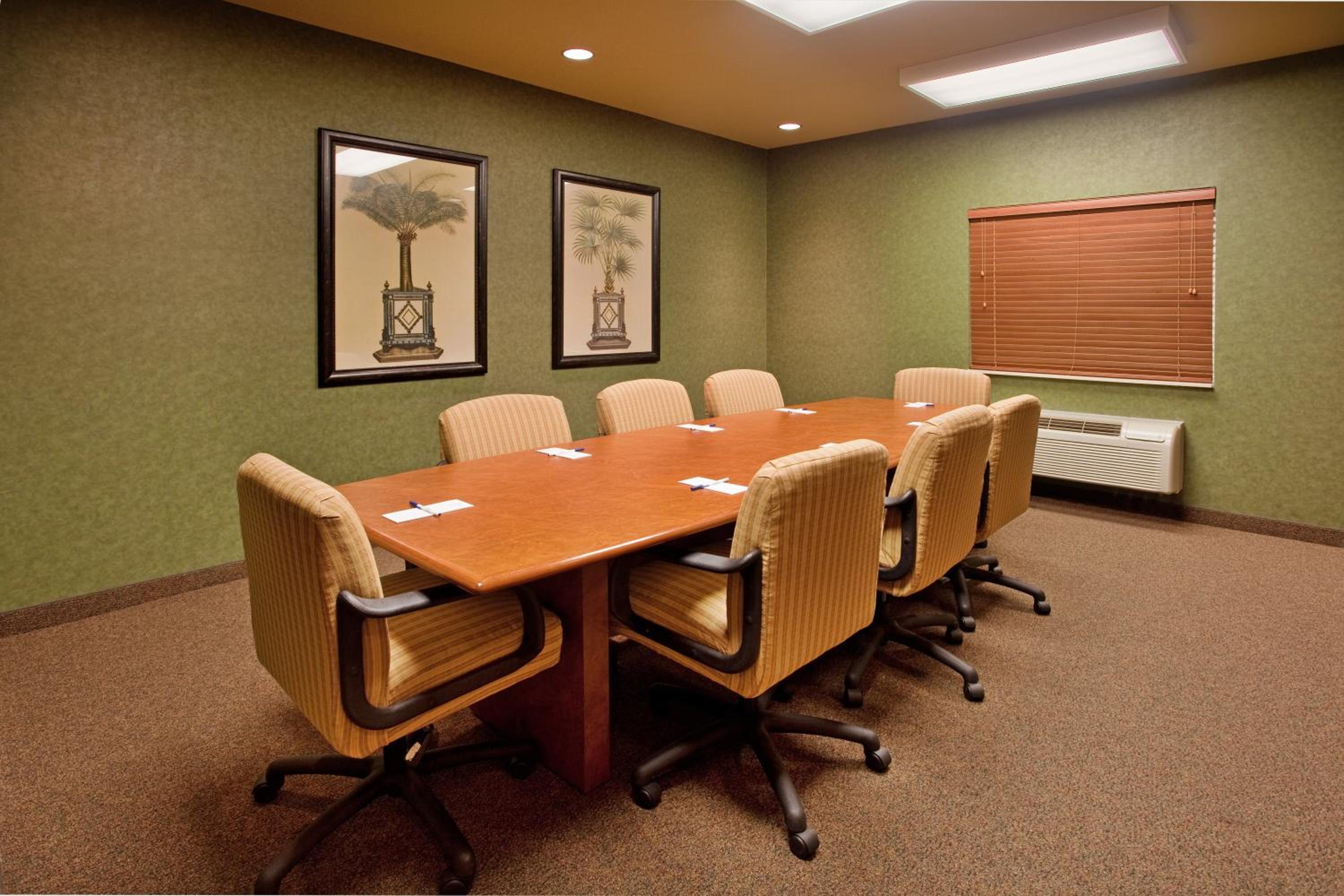 Candlewood Suites St. Robert, an IHG Hotel - Property Image 6