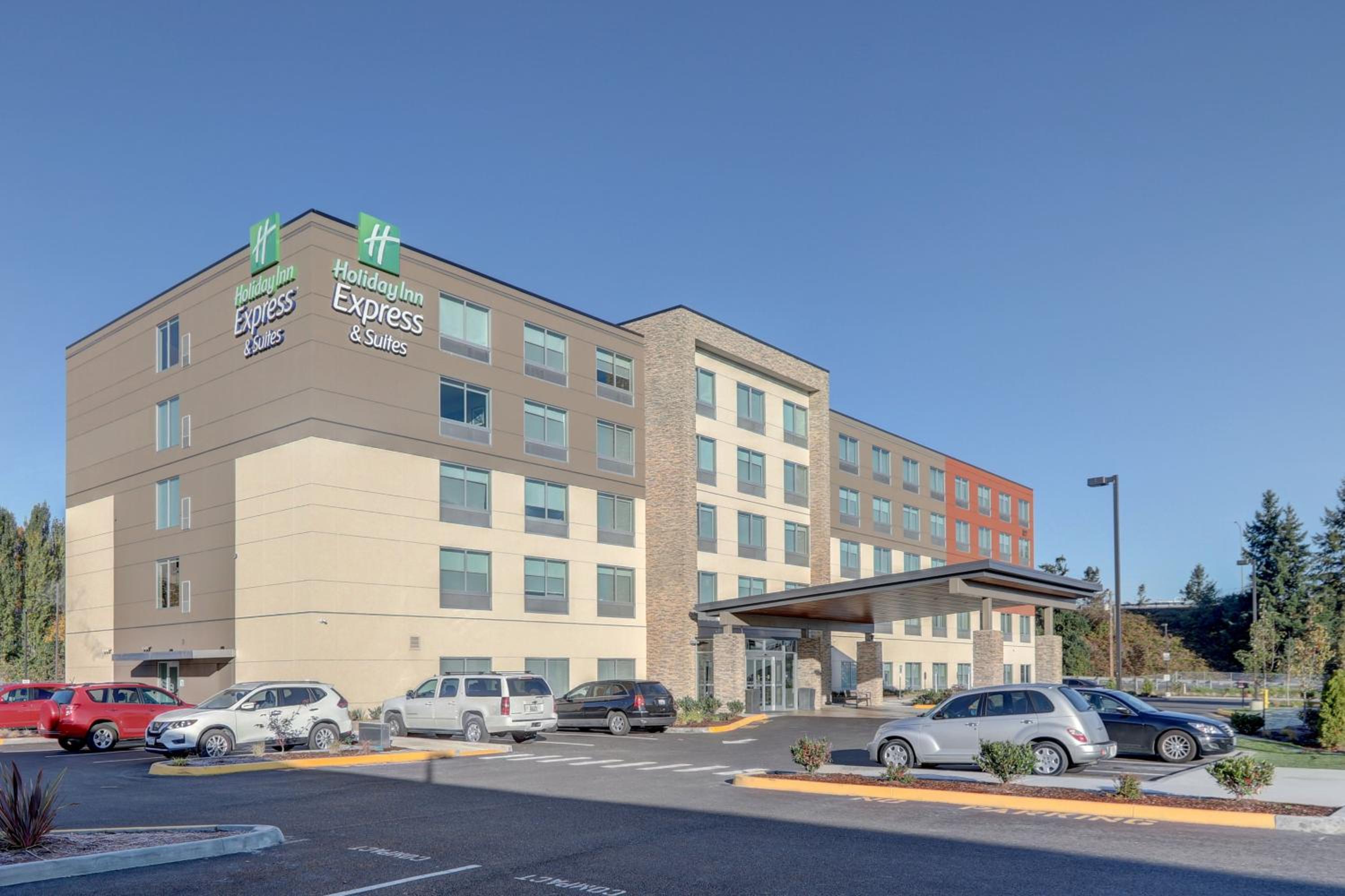 Hotel Holiday Inn Express & Suites - Auburn Downtown, an IHG Hotel - Image 1