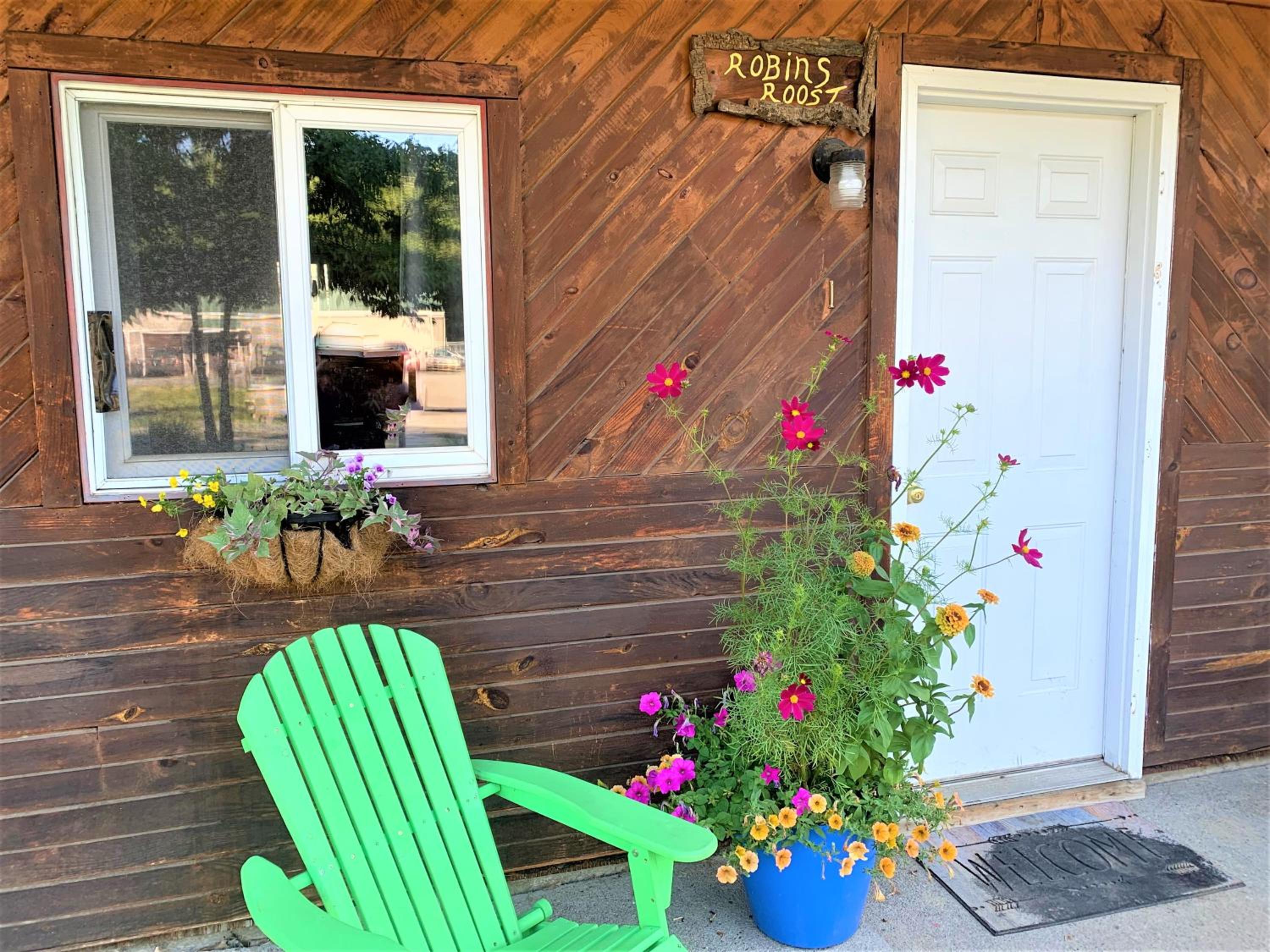 Pine Crest Motel & Cabins