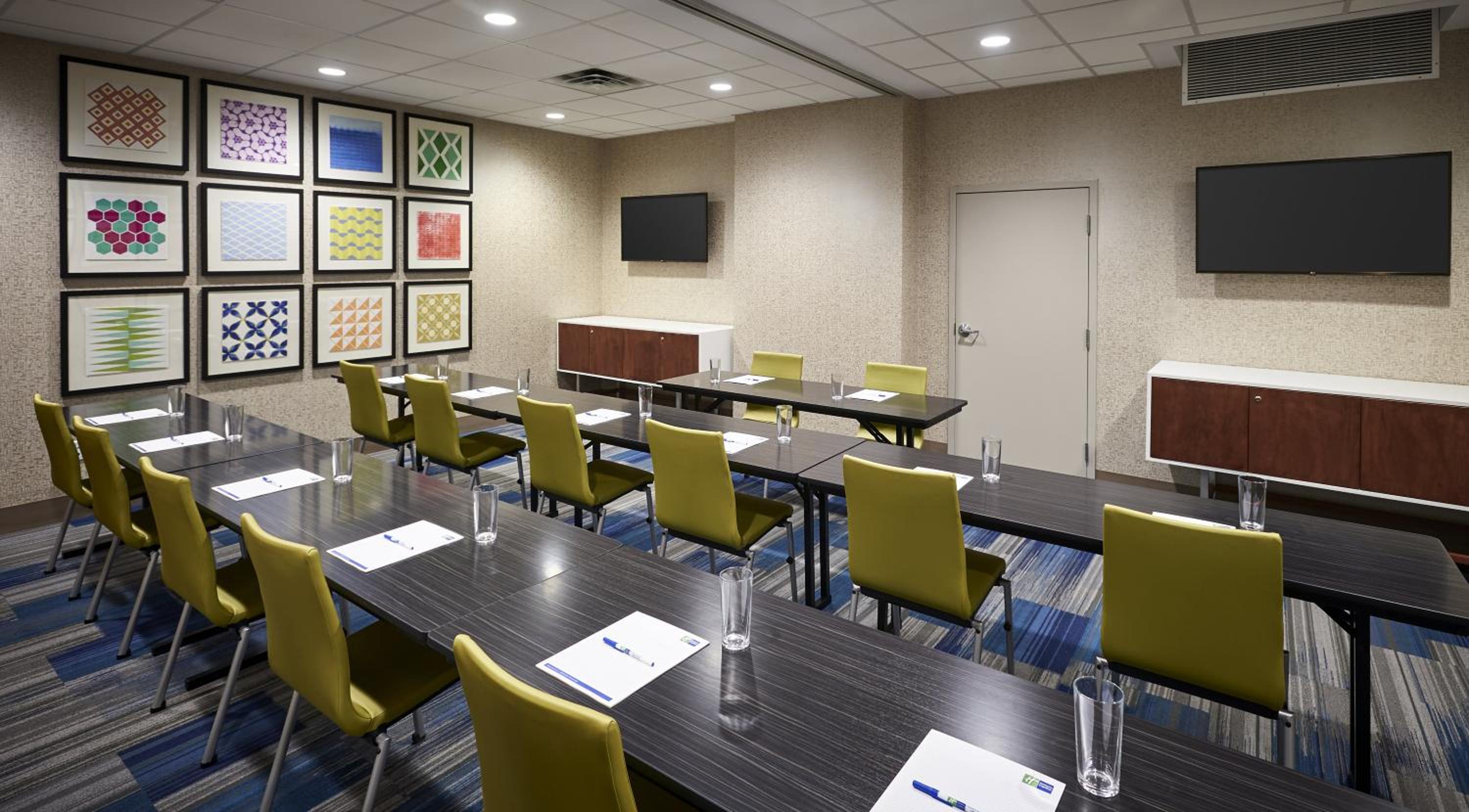 Windsor Vacations - Holiday Inn Express Windsor Waterfront, an IHG Hotel - Property Image 2