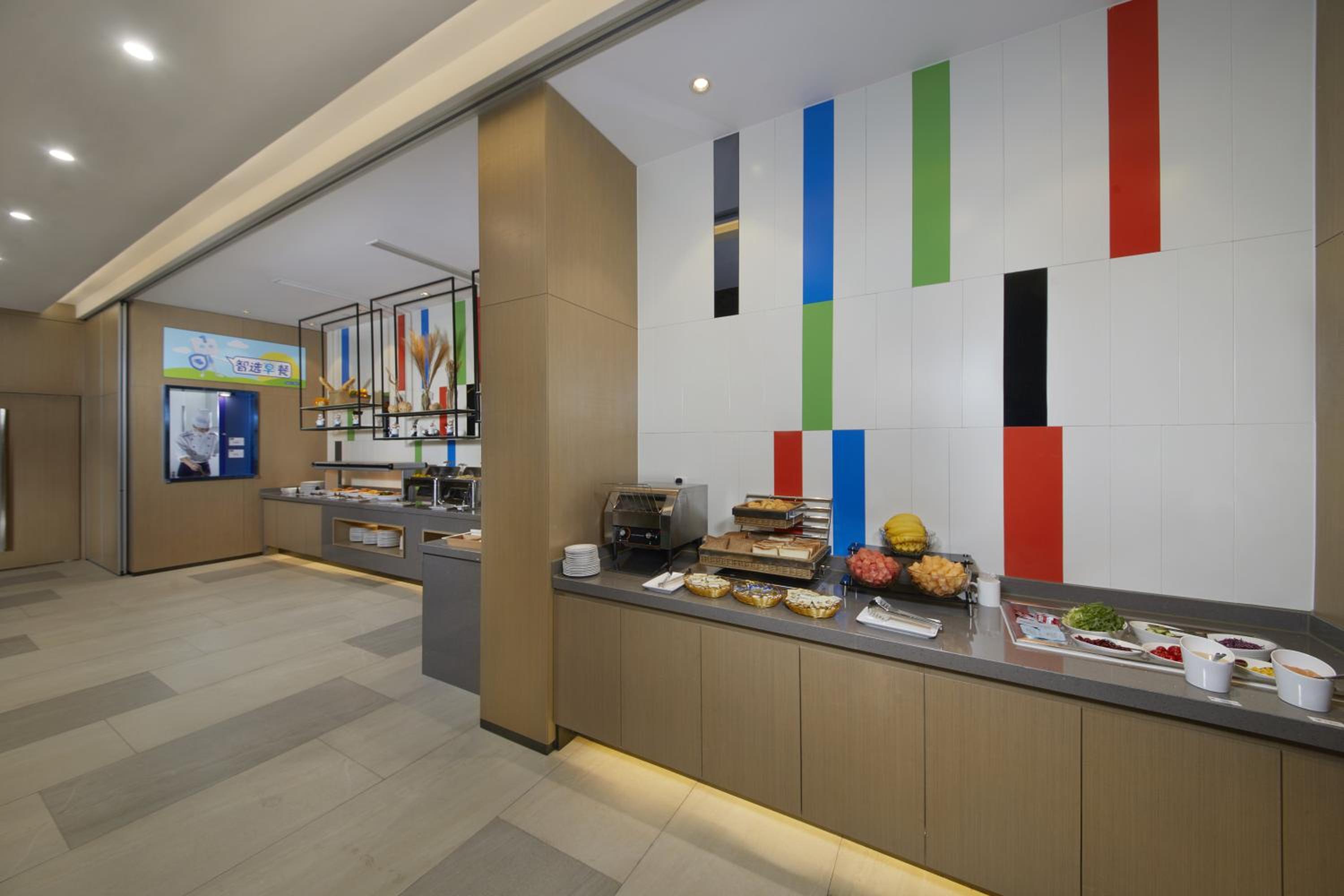 Holiday Inn Express Zhangjiagang East by IHG - Image 4