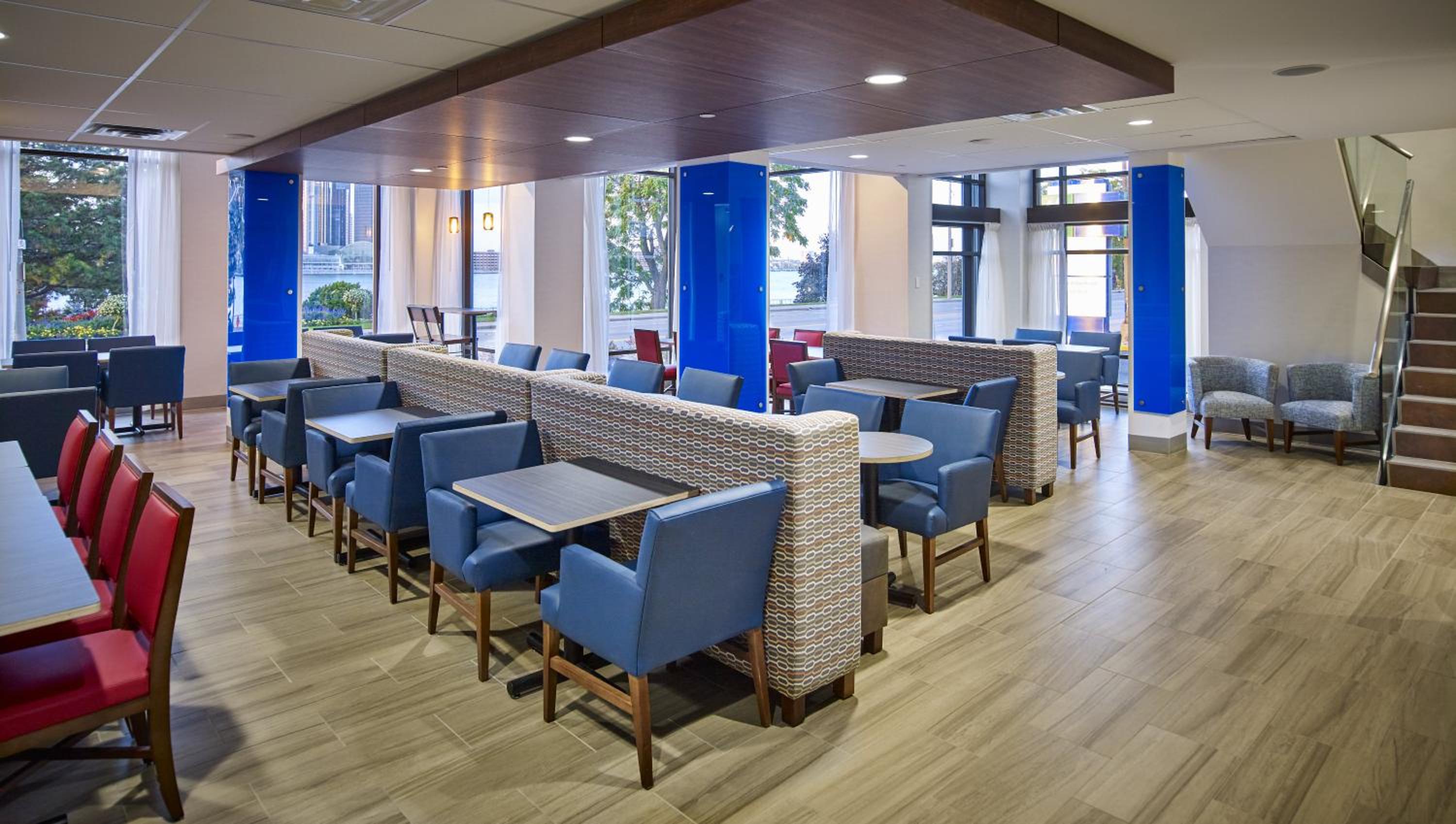 Windsor Vacations - Holiday Inn Express Windsor Waterfront, an IHG Hotel - Property Image 3